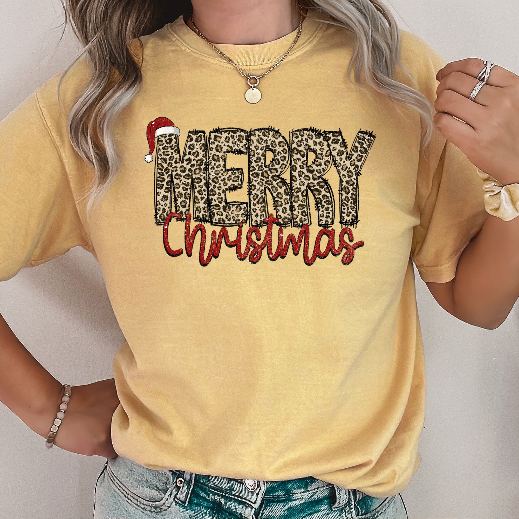 Merry Christmas Retro Leopard Print Holiday Edition Vintage Festive Pattern Comfort Colors Tee