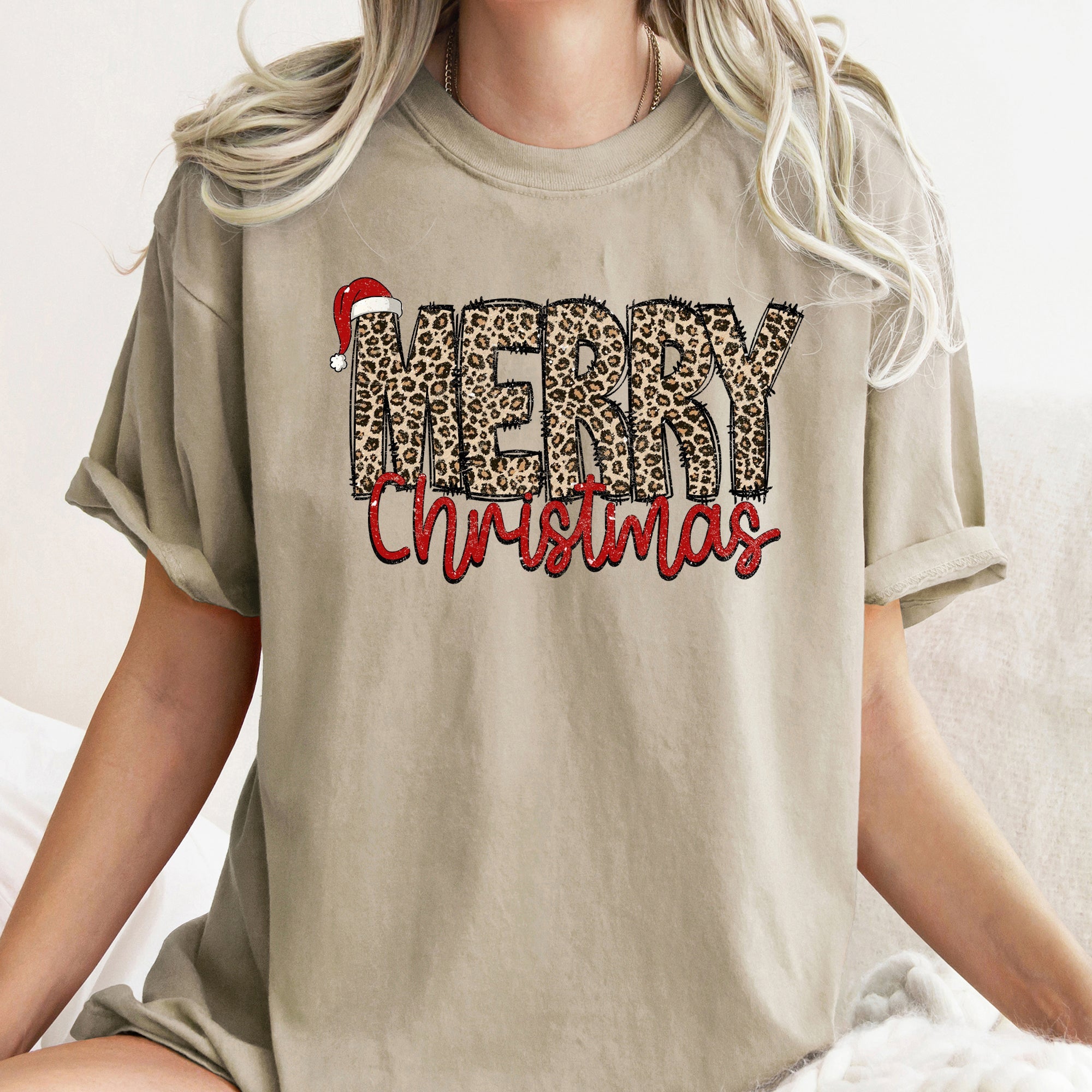 Merry Christmas Retro Leopard Print Holiday Edition Vintage Festive Pattern Comfort Colors Tee