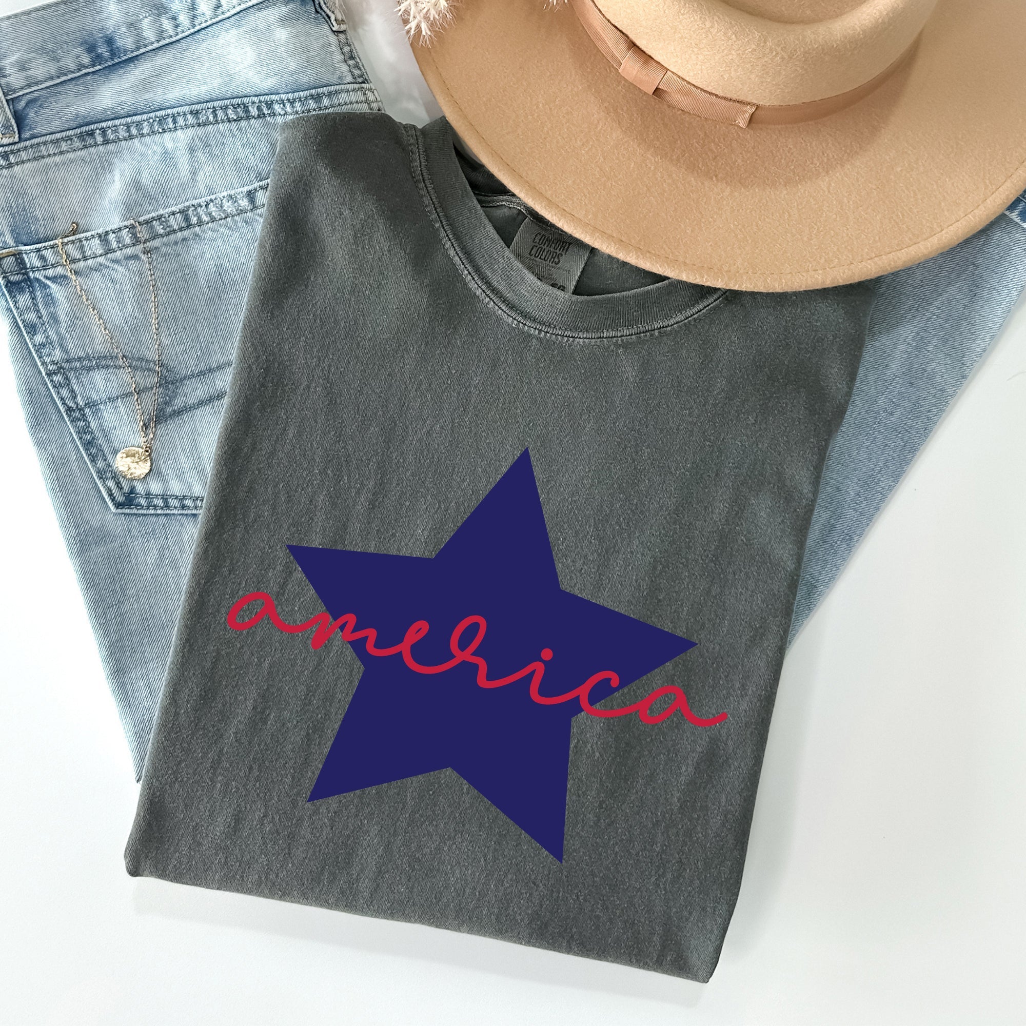 Retro America Star Red White Blue Patriotic Emblem Vintage Americana Pride Comfort Colors Tee