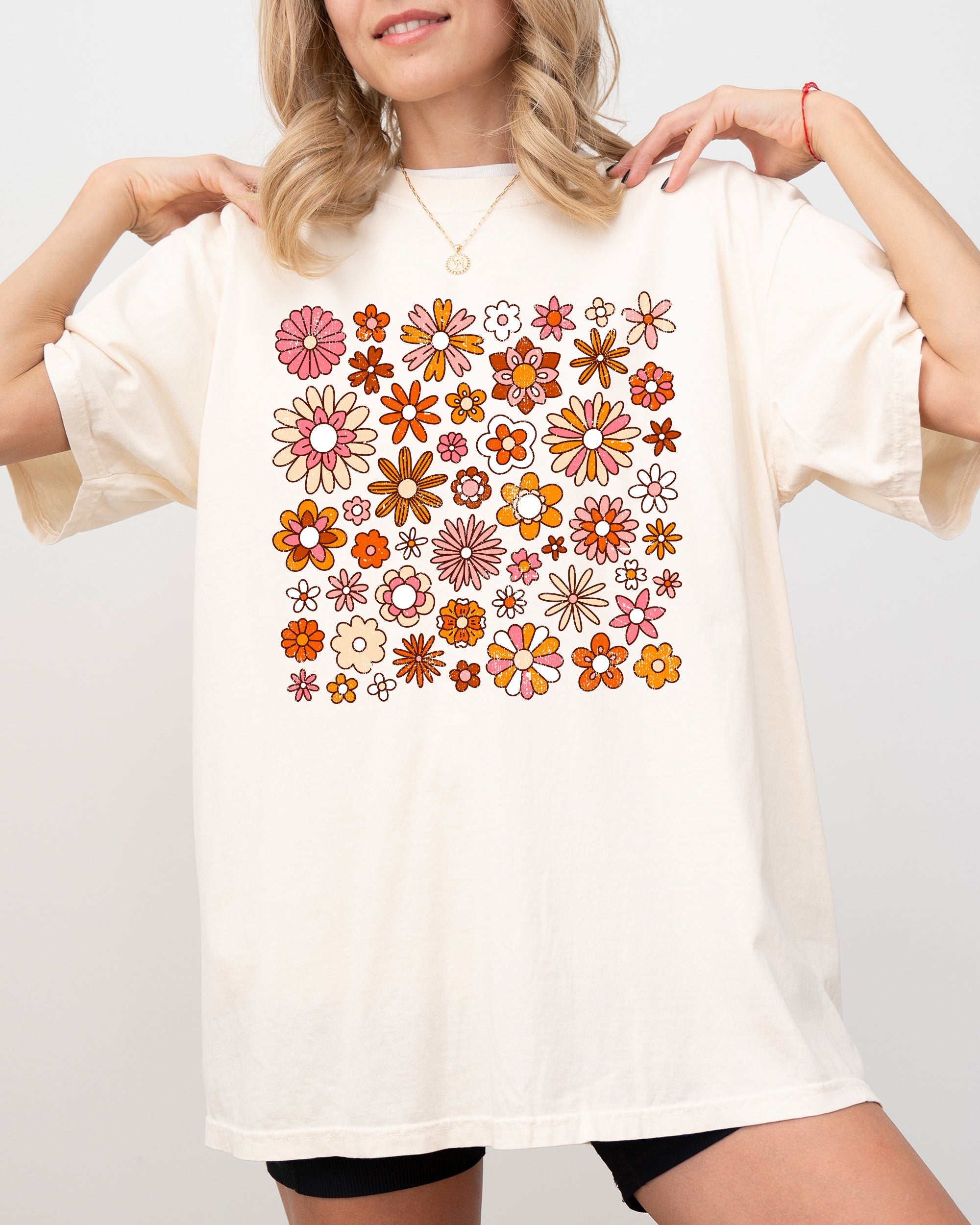 Retro Autumn Flowers Vintage Floral Pattern Autumn Seasonal Thanksgiving Halloween Floral Art Comfort Colors Tee