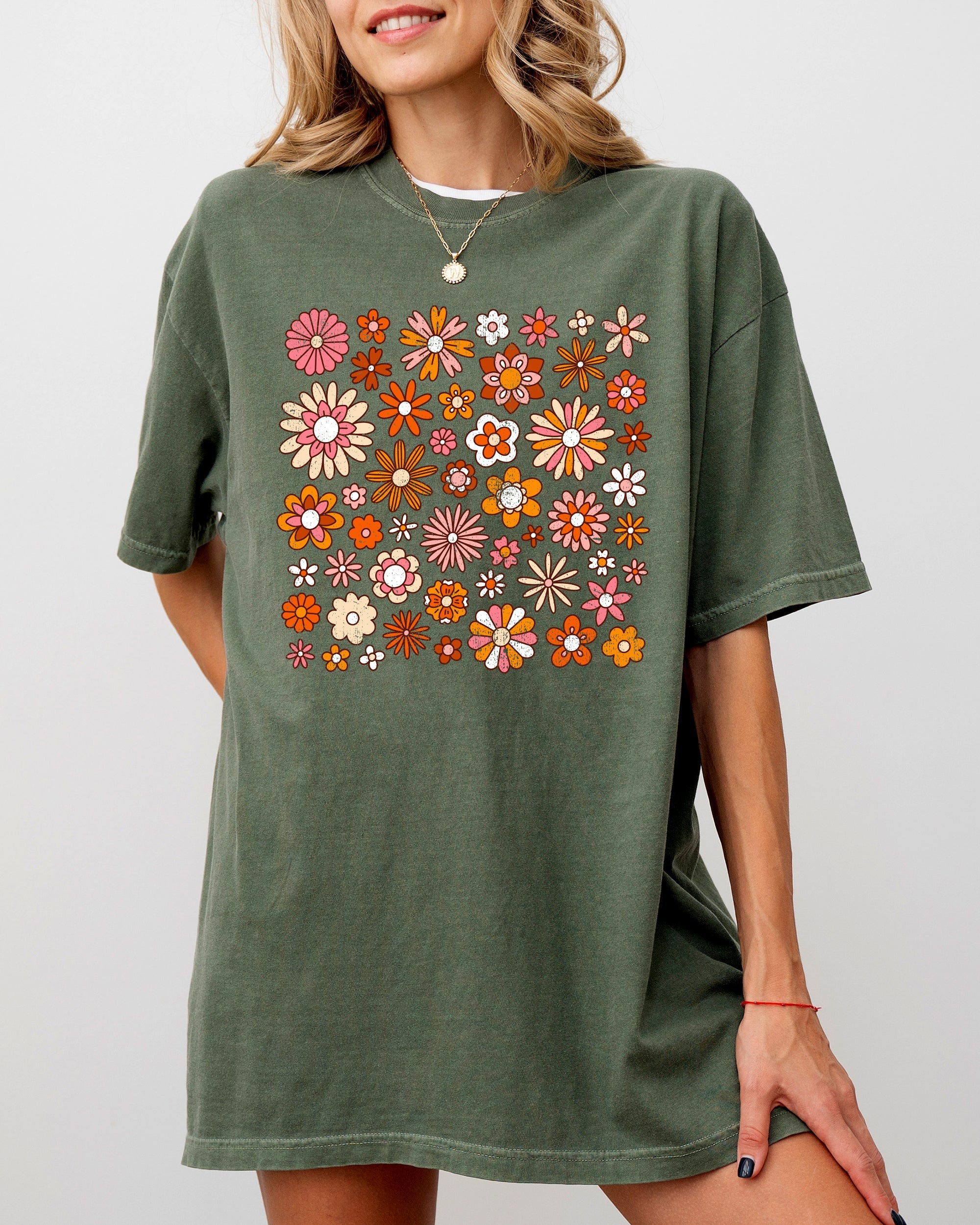 Retro Autumn Flowers Vintage Floral Pattern Autumn Seasonal Thanksgiving Halloween Floral Art Comfort Colors Tee