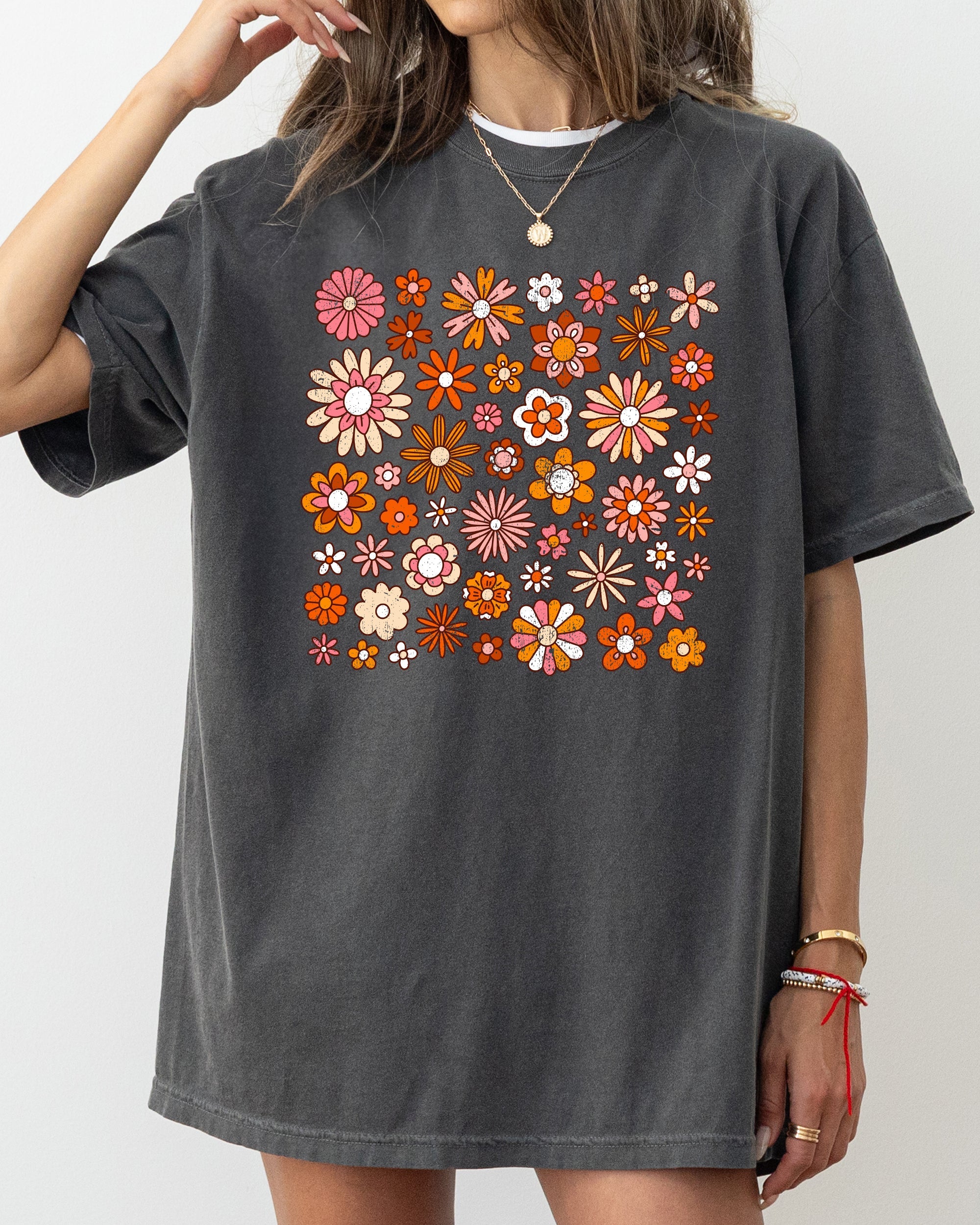 Retro Autumn Flowers Vintage Floral Pattern Autumn Seasonal Thanksgiving Halloween Floral Art Comfort Colors Tee
