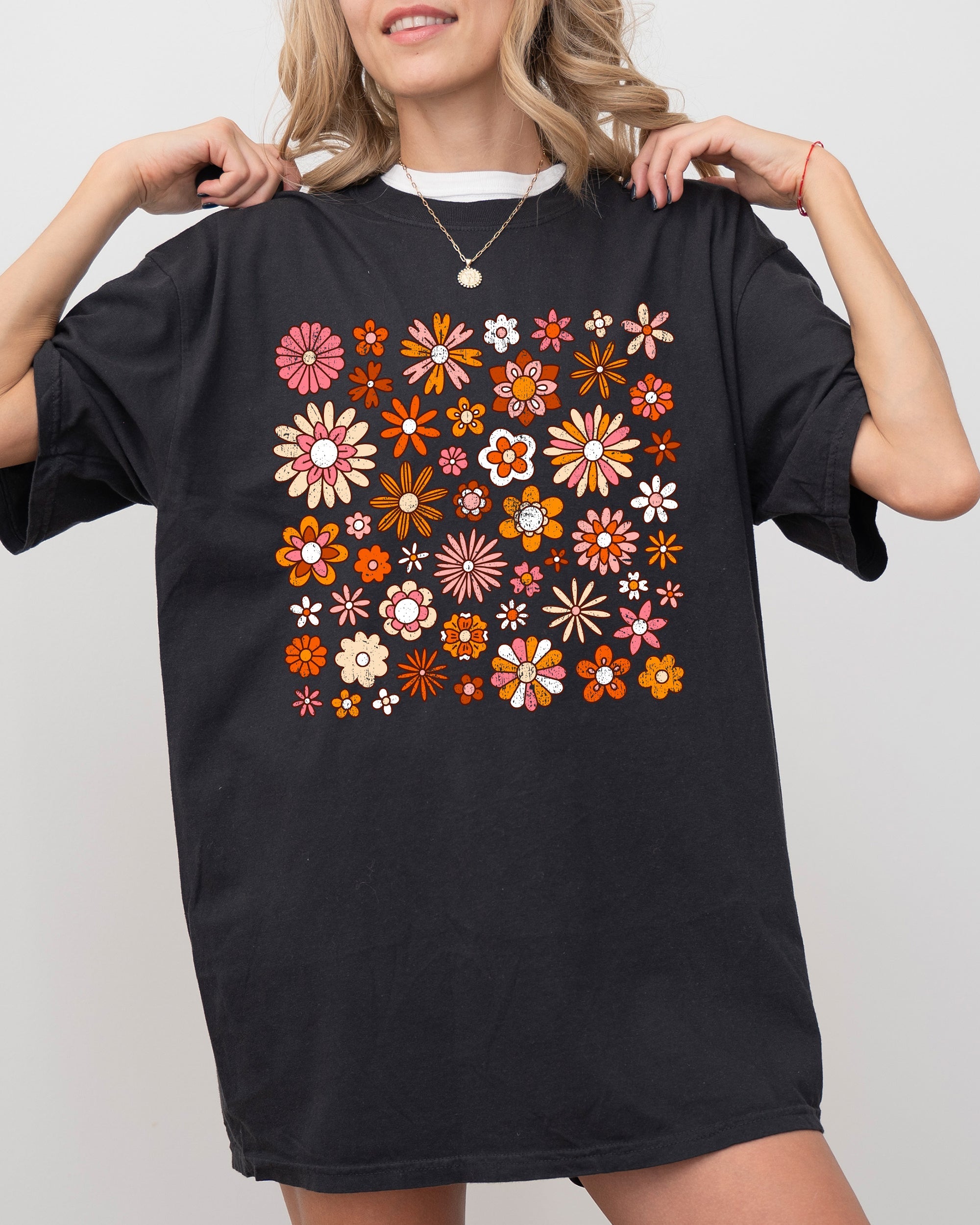Retro Autumn Flowers Vintage Floral Pattern Autumn Seasonal Thanksgiving Halloween Floral Art Comfort Colors Tee