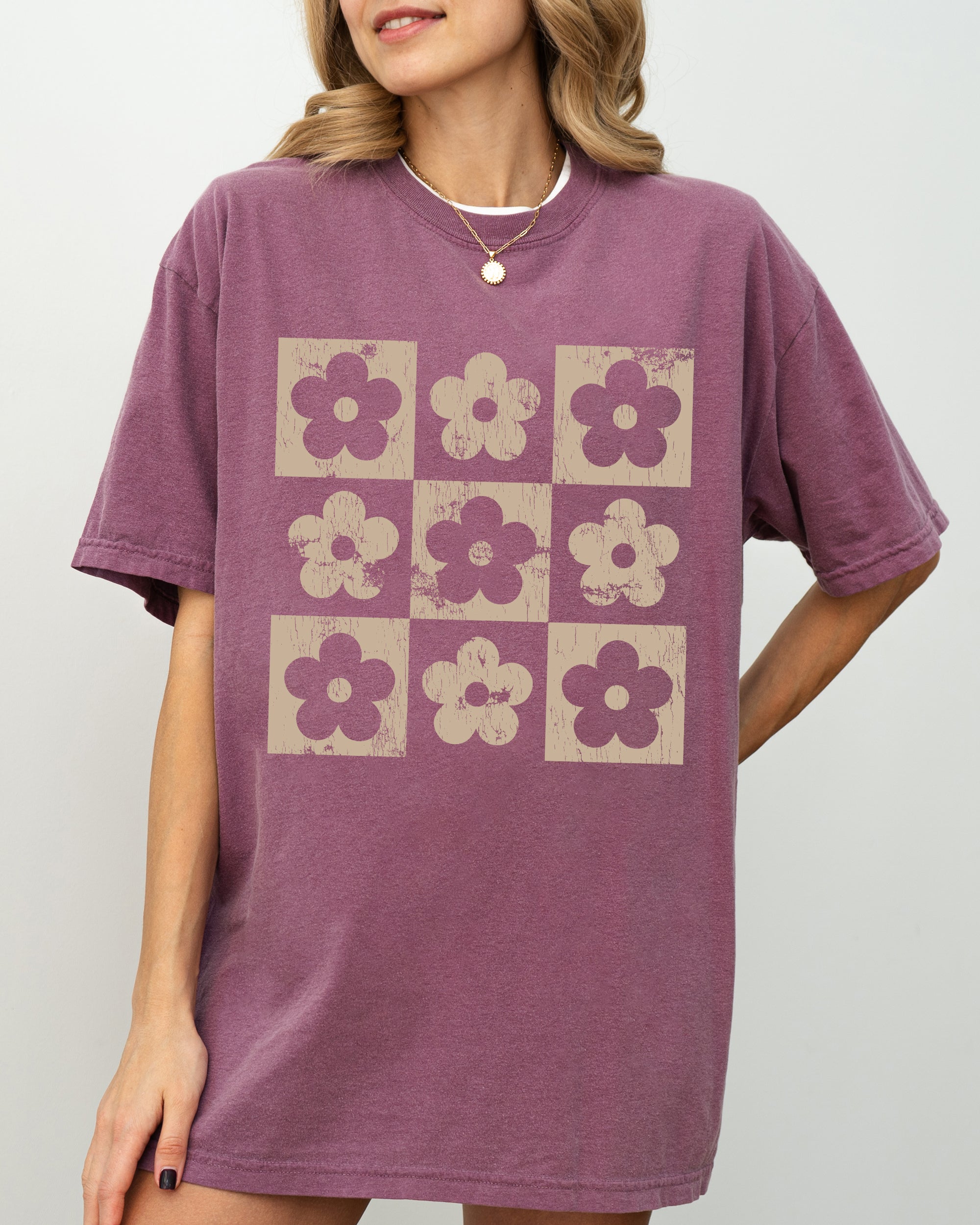 Retro Checkered Flowers Minimalist Vintage Style Graphic Artwork Print Comfort Colors Tee