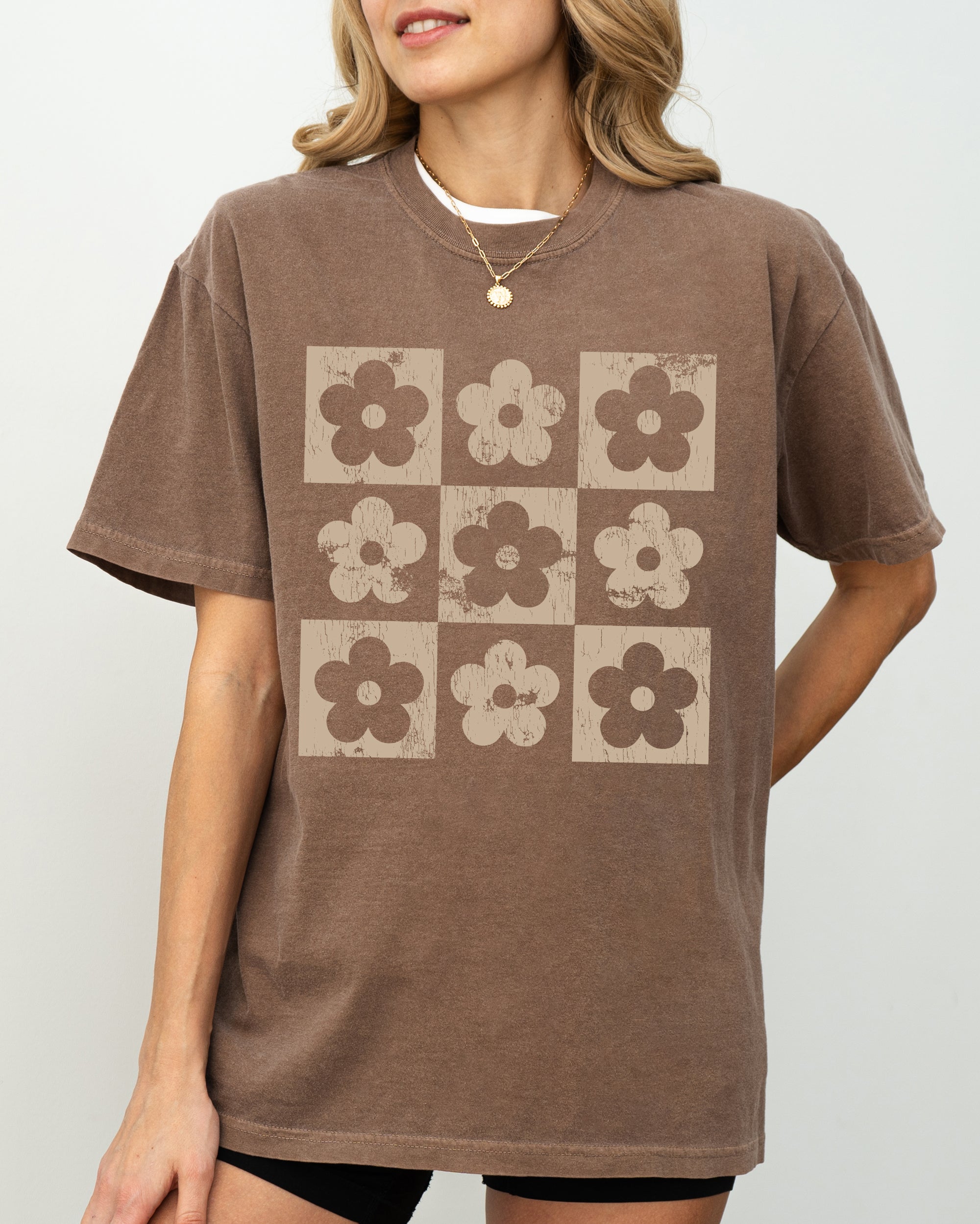 Retro Checkered Flowers Minimalist Vintage Style Graphic Artwork Print Comfort Colors Tee