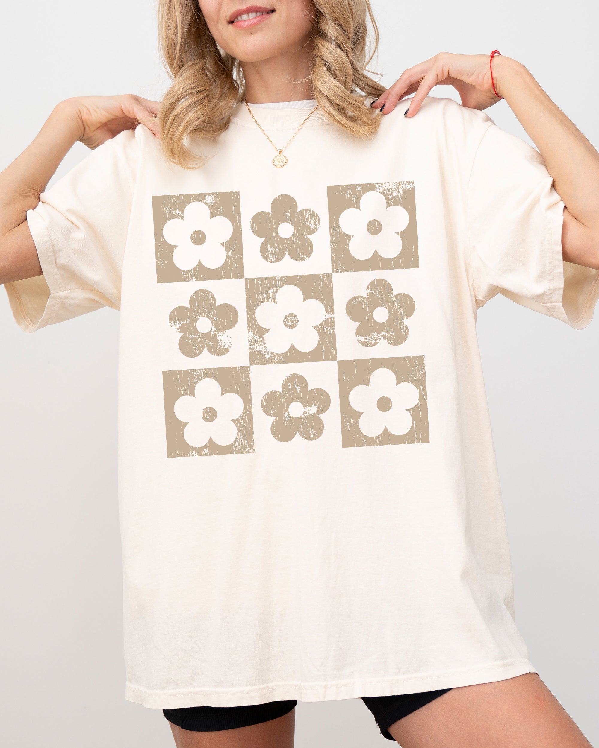 Retro Checkered Flowers Minimalist Vintage Style Graphic Artwork Print Comfort Colors Tee