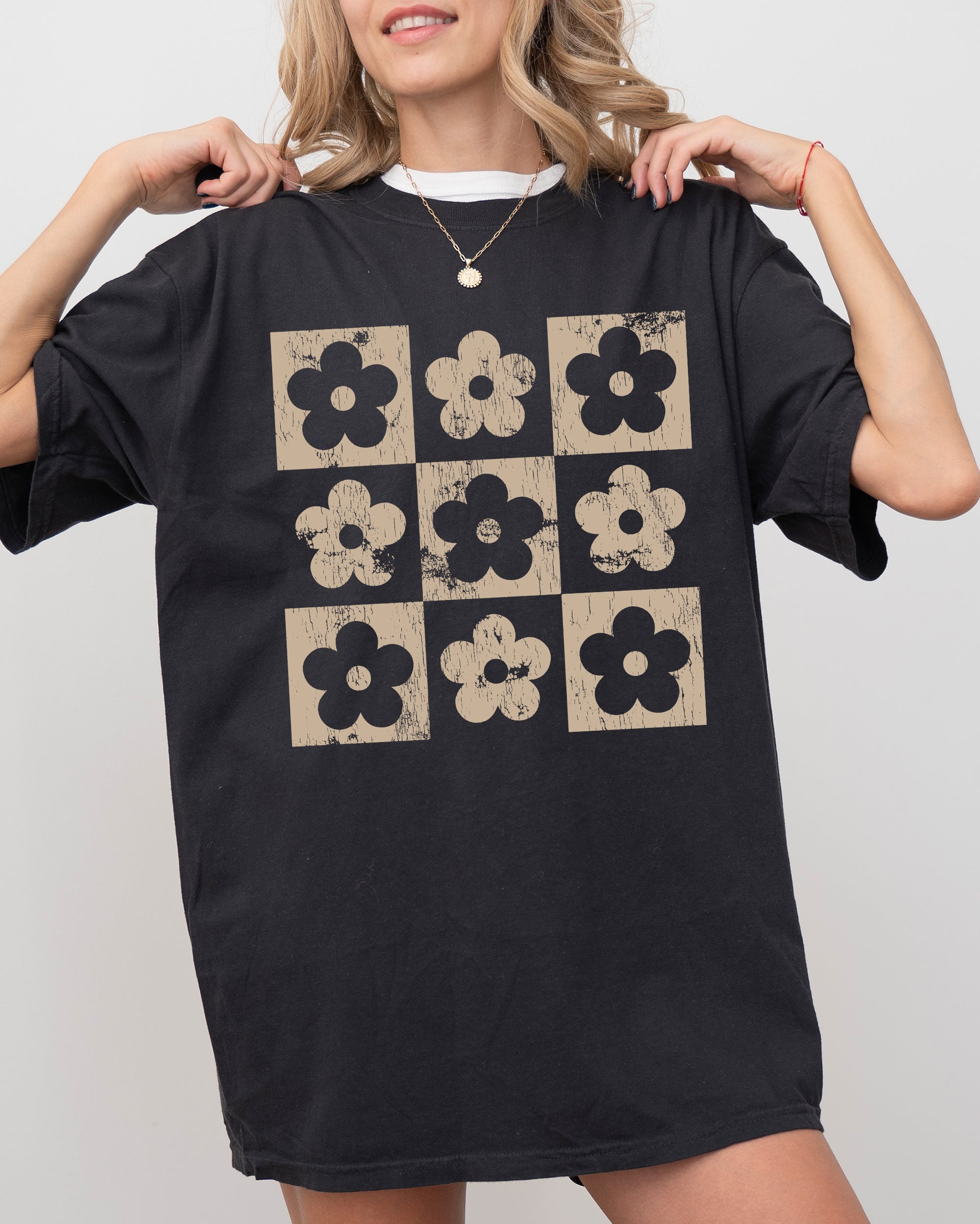 Retro Checkered Flowers Minimalist Vintage Style Graphic Artwork Print Comfort Colors Tee