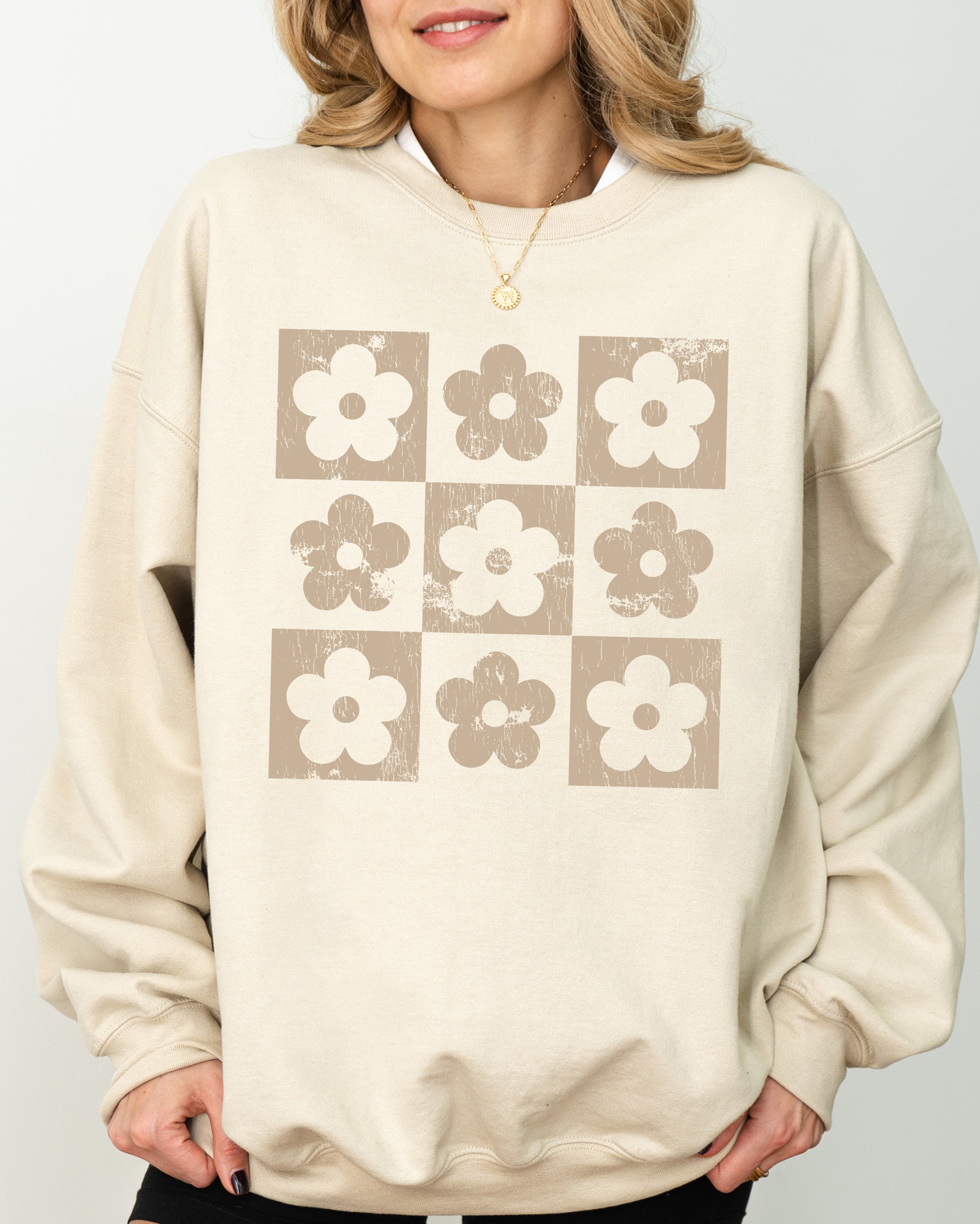 Retro Checkered Flowers Minimalist Vintage Print Artwork Cozy Cotton Blend Sweatshirt