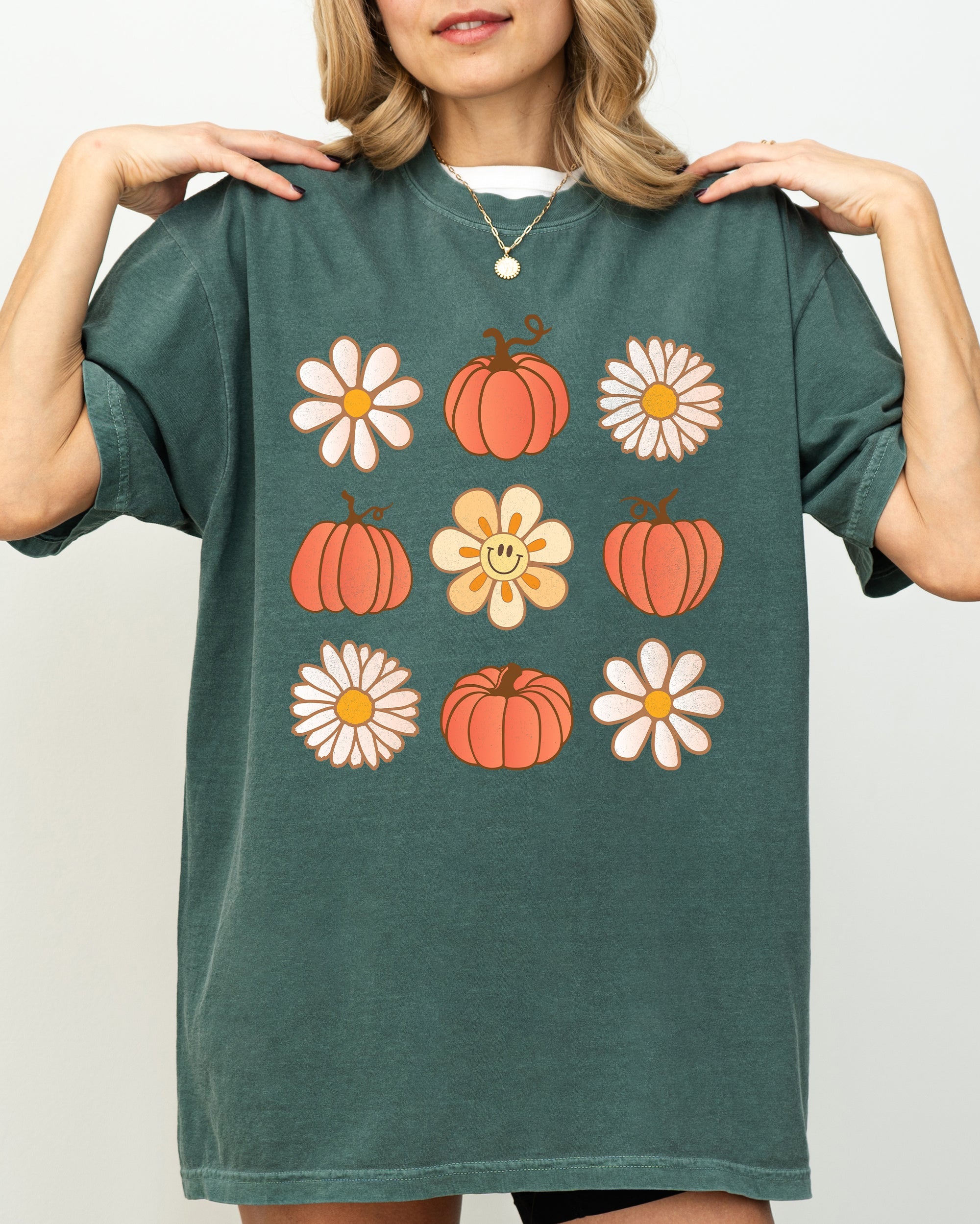 Retro Daisies and Pumpkins Vintage Fall Autumn Thanksgiving Halloween Comfort Colors Tee
