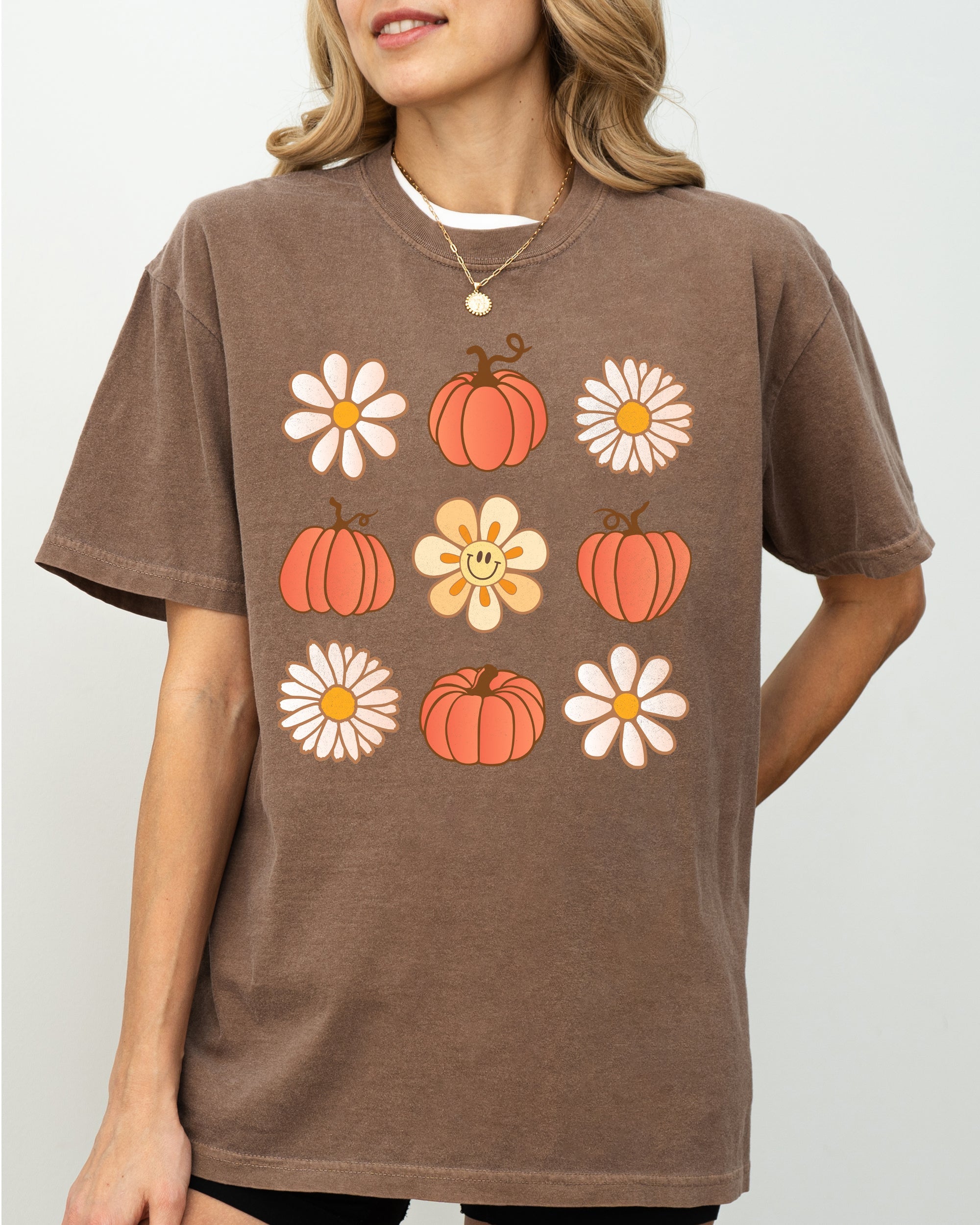 Retro Daisies and Pumpkins Vintage Fall Autumn Thanksgiving Halloween Comfort Colors Tee