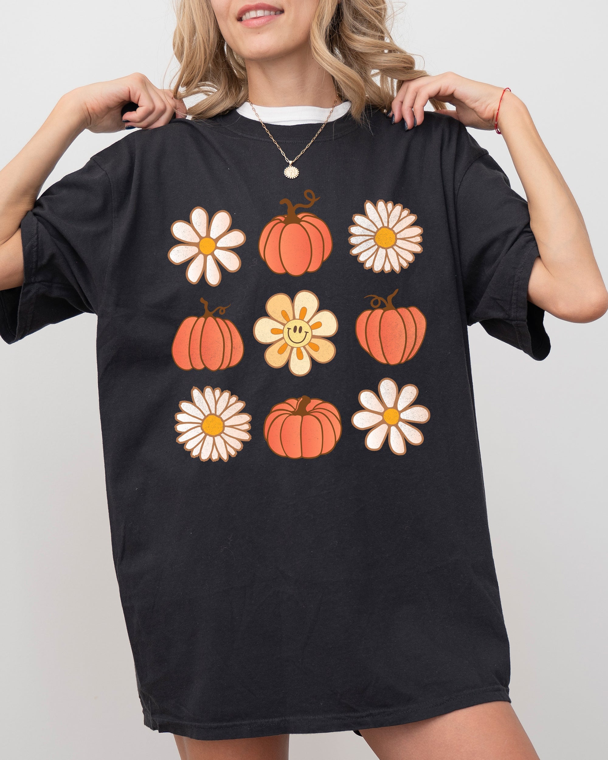 Retro Daisies and Pumpkins Vintage Fall Autumn Thanksgiving Halloween Comfort Colors Tee
