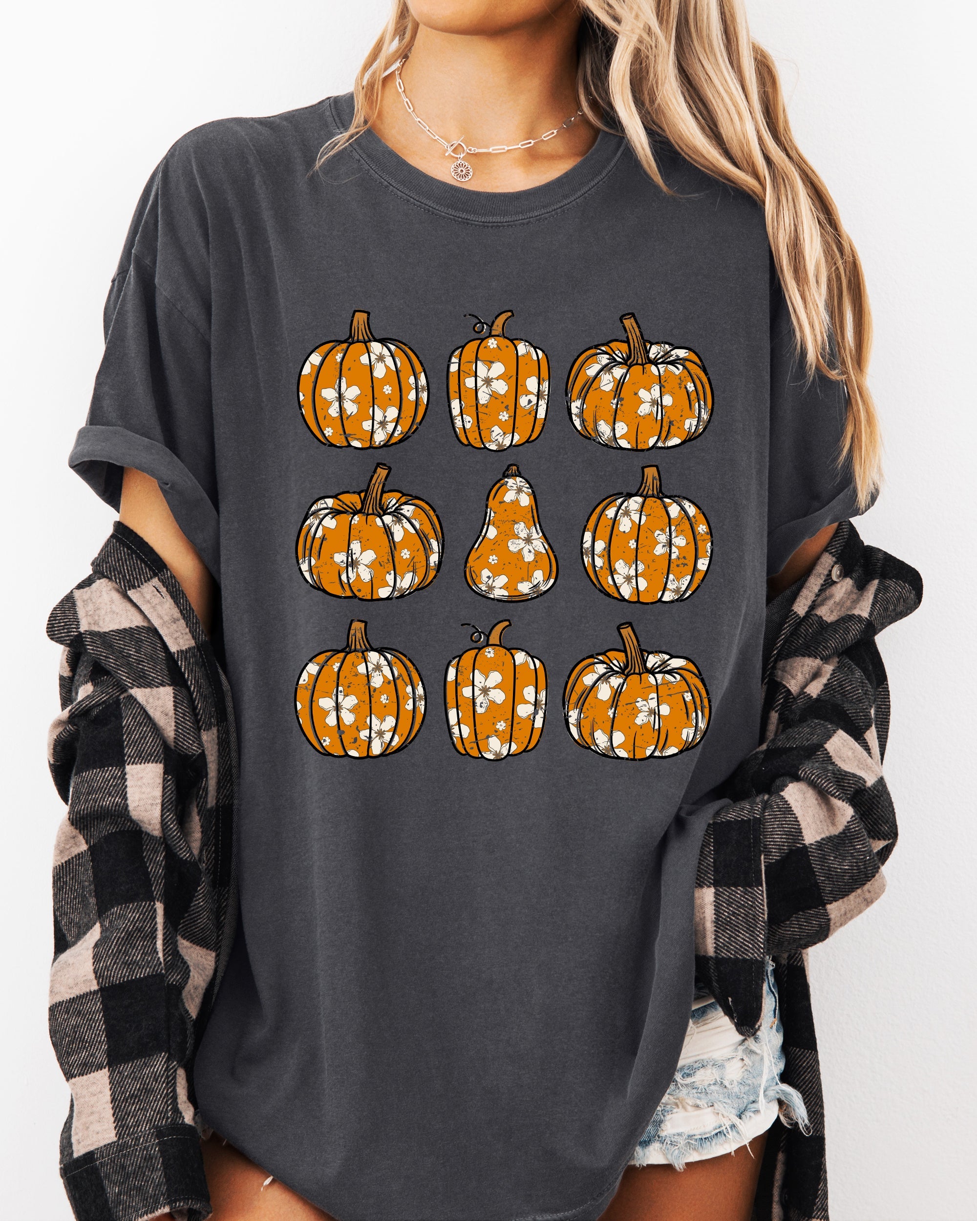 Retro Floral Pumpkins Halloween Jack-O-Lantern Fall Autumn Vibes Comfort Colors Tee