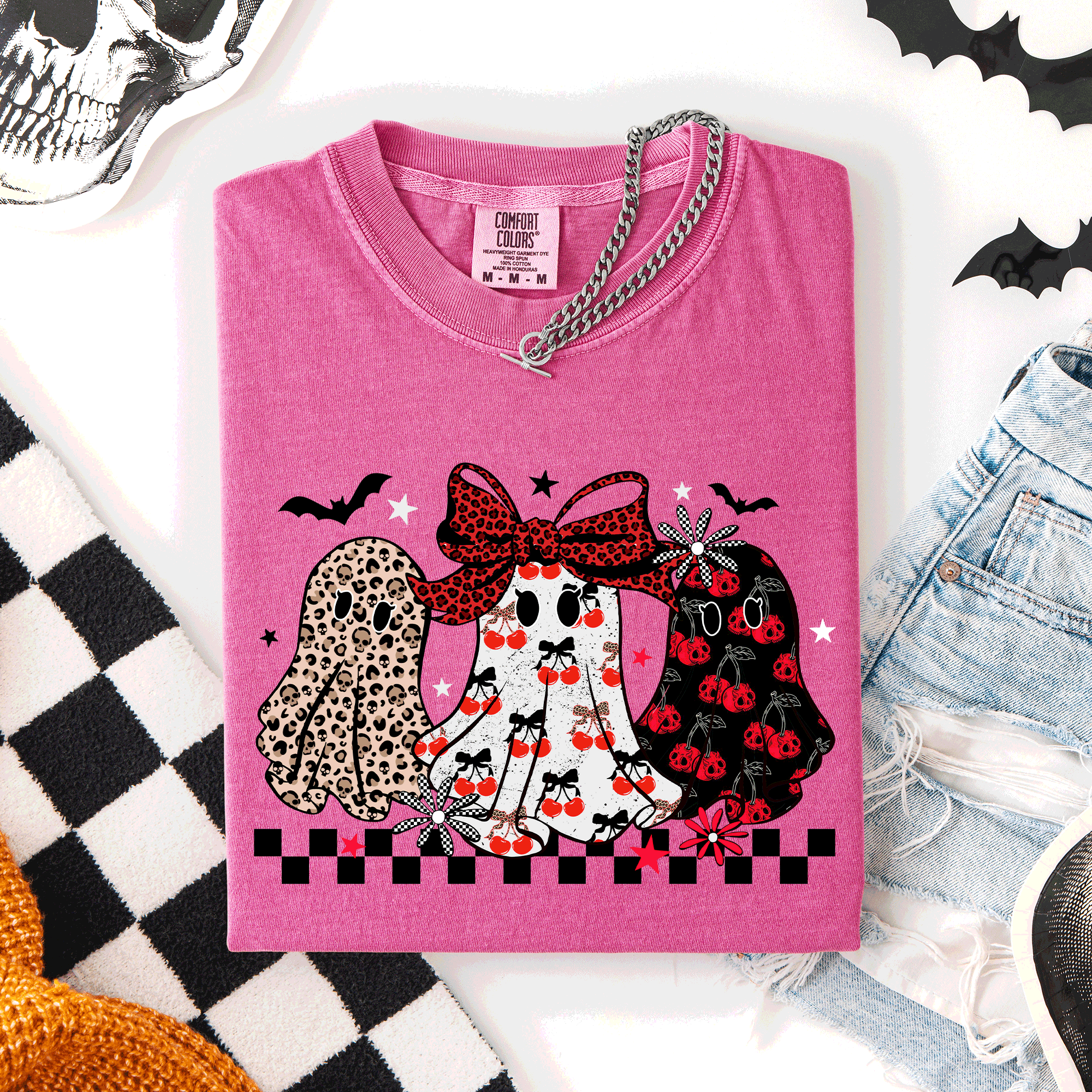 Retro Halloween Ghosts, Checkered Pattern, Vintage Halloween Imagery, Nostalgic Seasonal Artwork Comfort Colors Tee