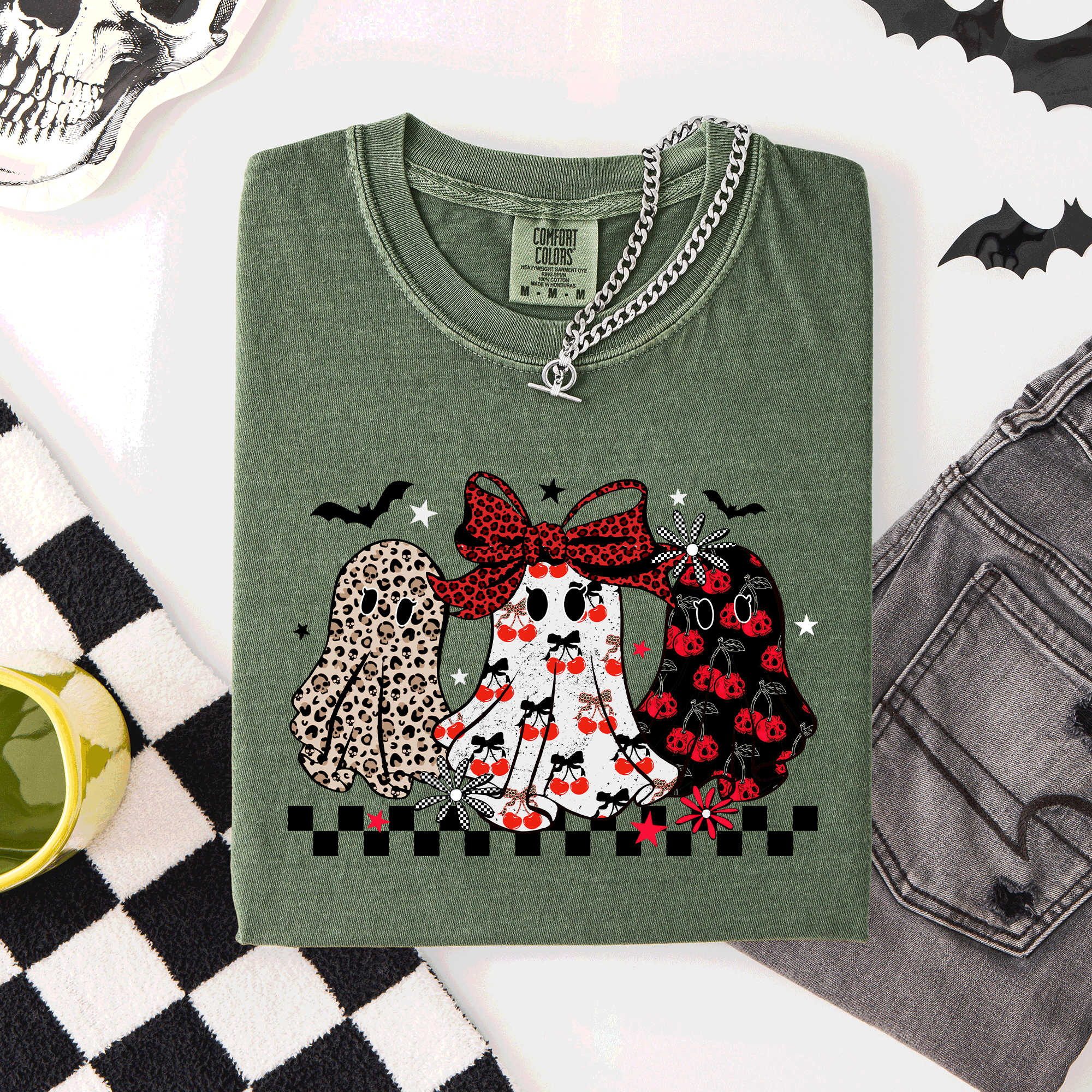 Retro Halloween Ghosts, Checkered Pattern, Vintage Halloween Imagery, Nostalgic Seasonal Artwork Comfort Colors Tee