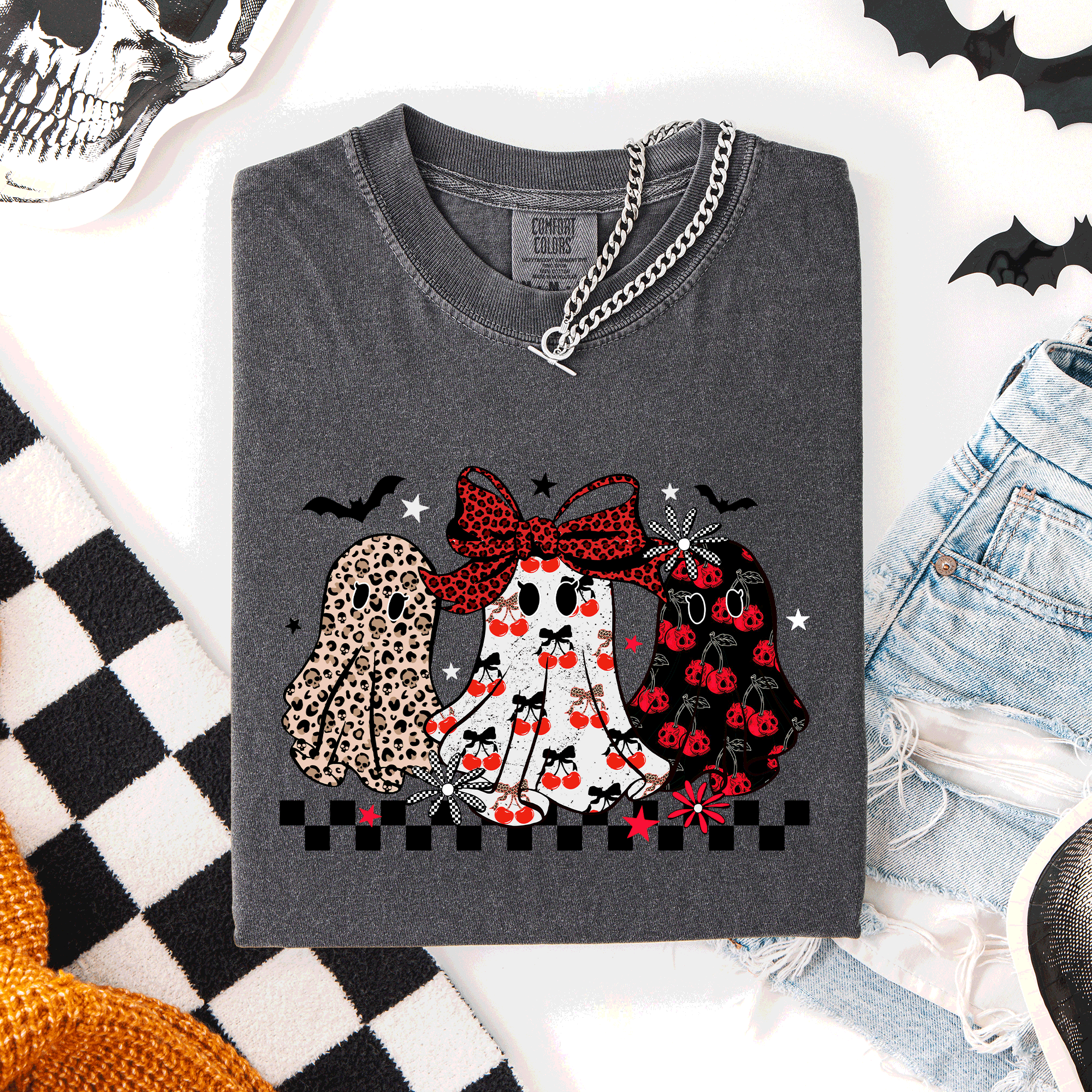 Retro Halloween Ghosts, Checkered Pattern, Vintage Halloween Imagery, Nostalgic Seasonal Artwork Comfort Colors Tee