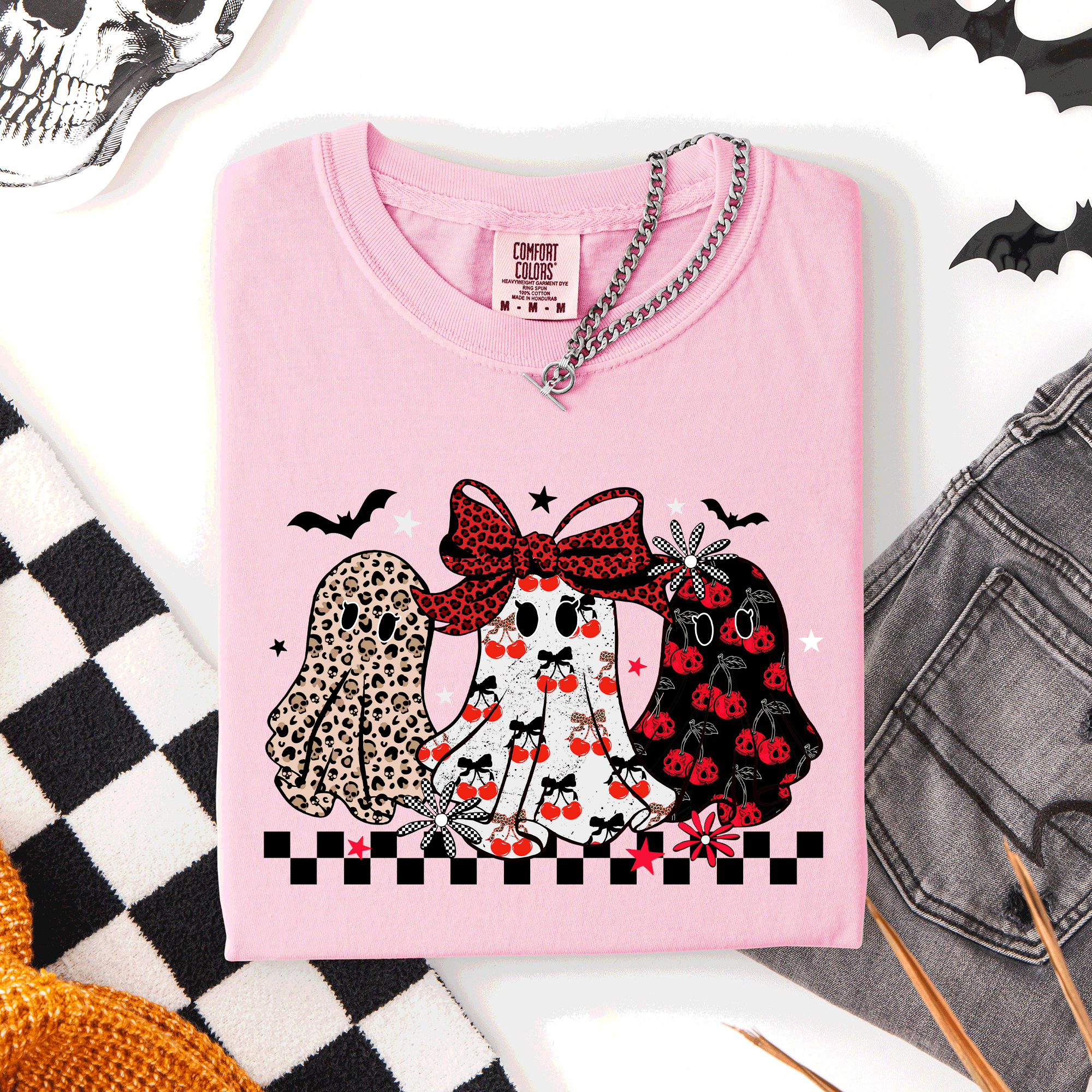 Retro Halloween Ghosts, Checkered Pattern, Vintage Halloween Imagery, Nostalgic Seasonal Artwork Comfort Colors Tee