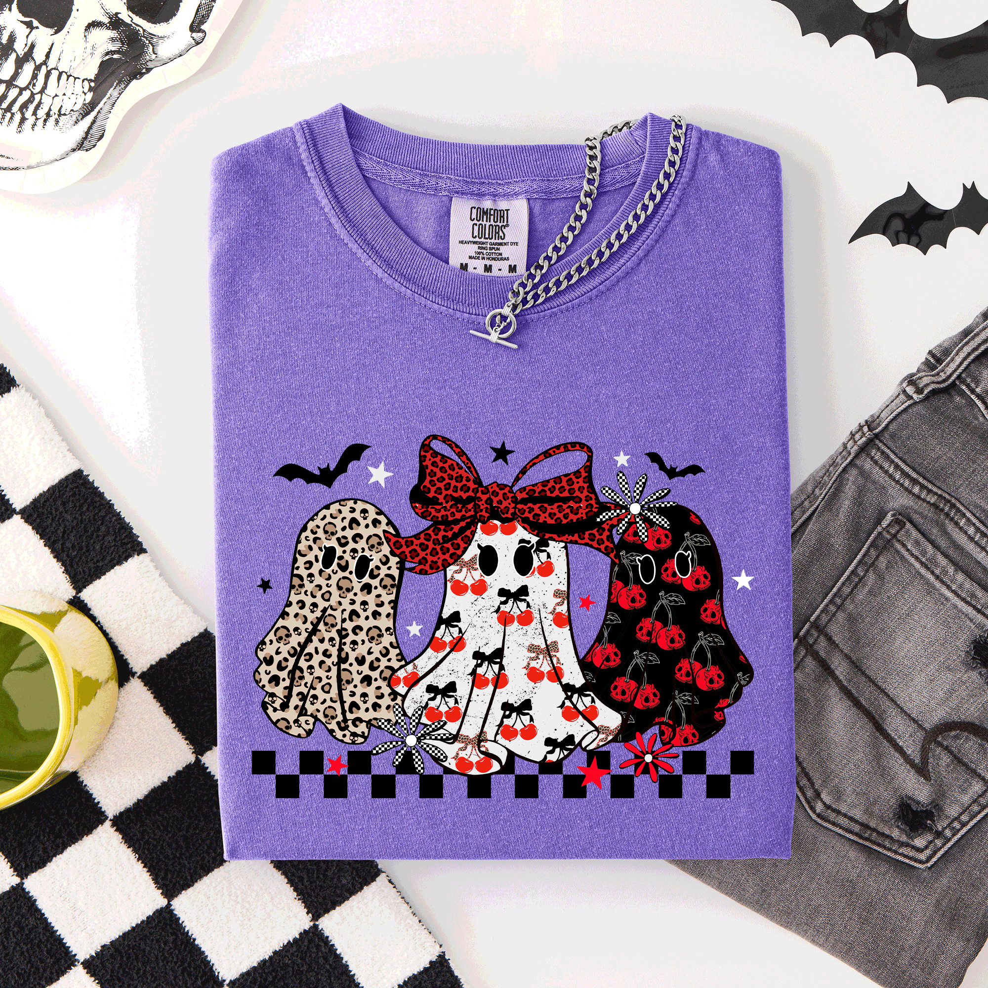 Retro Halloween Ghosts, Checkered Pattern, Vintage Halloween Imagery, Nostalgic Seasonal Artwork Comfort Colors Tee