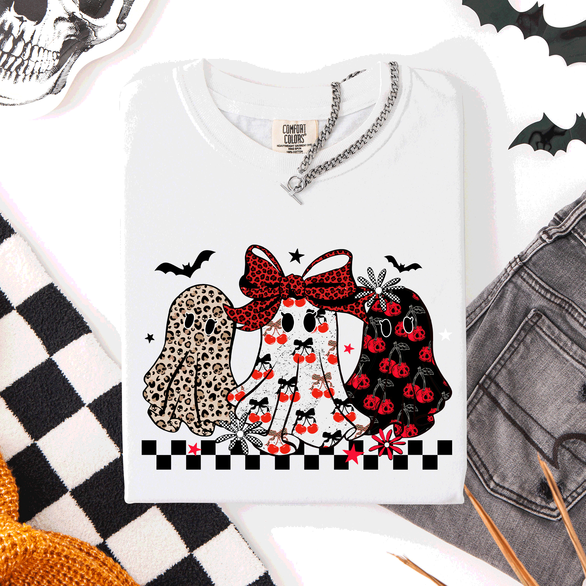 Retro Halloween Ghosts, Checkered Pattern, Vintage Halloween Imagery, Nostalgic Seasonal Artwork Comfort Colors Tee