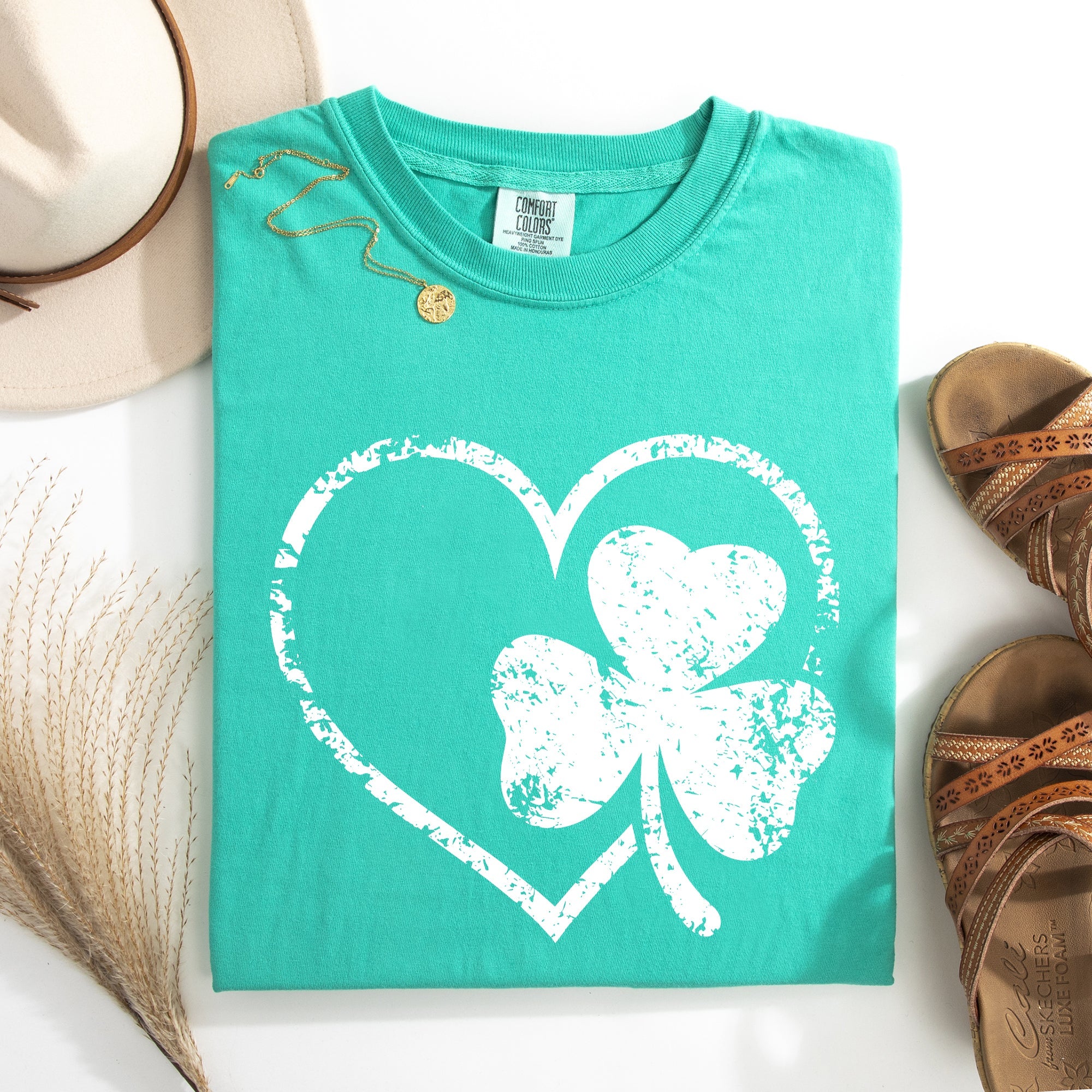 Retro Heart Vintage St Patrick's Day Shamrock Clover Lucky Leprechaun Comfort Colors Tee