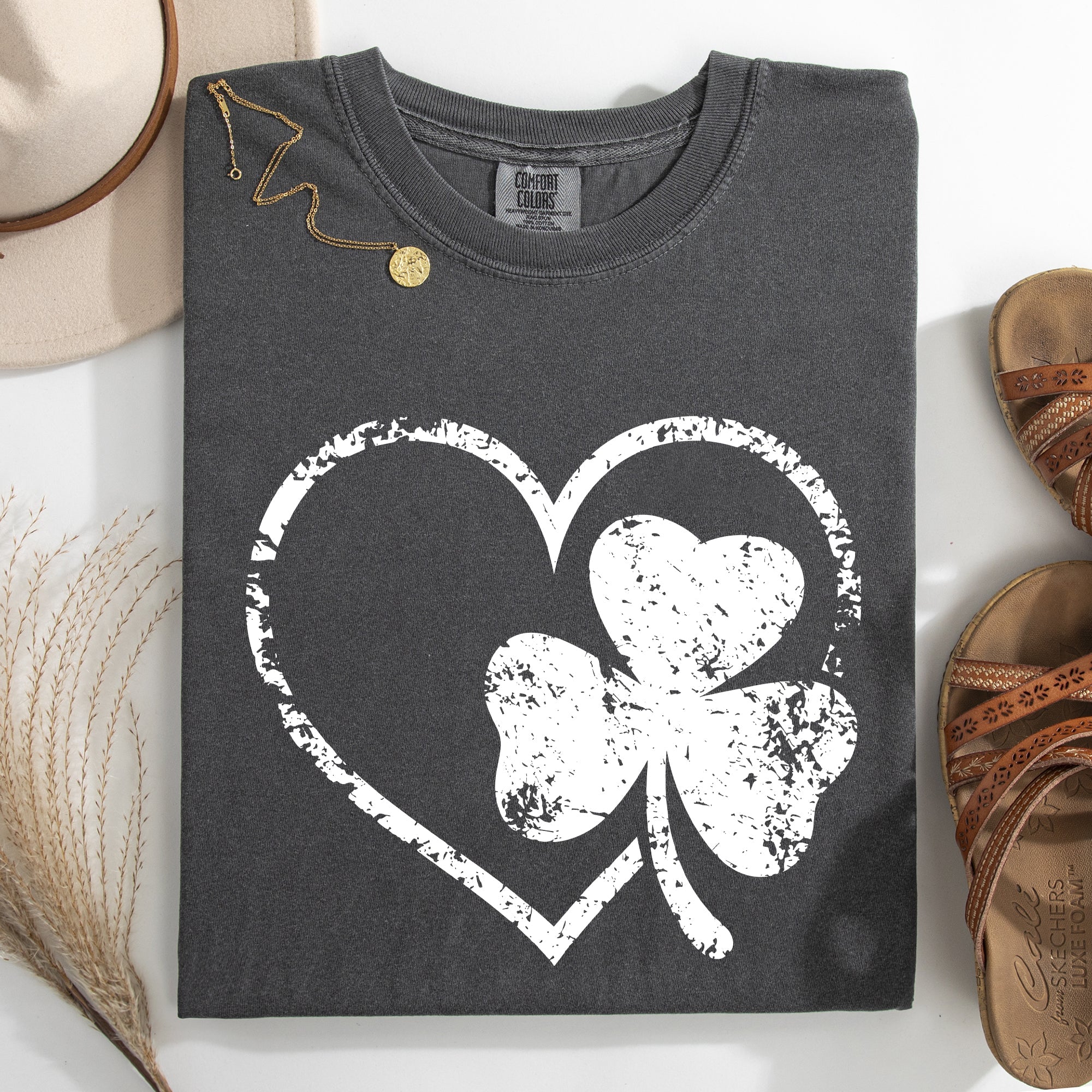 Retro Heart Vintage St Patrick's Day Shamrock Clover Lucky Leprechaun Comfort Colors Tee