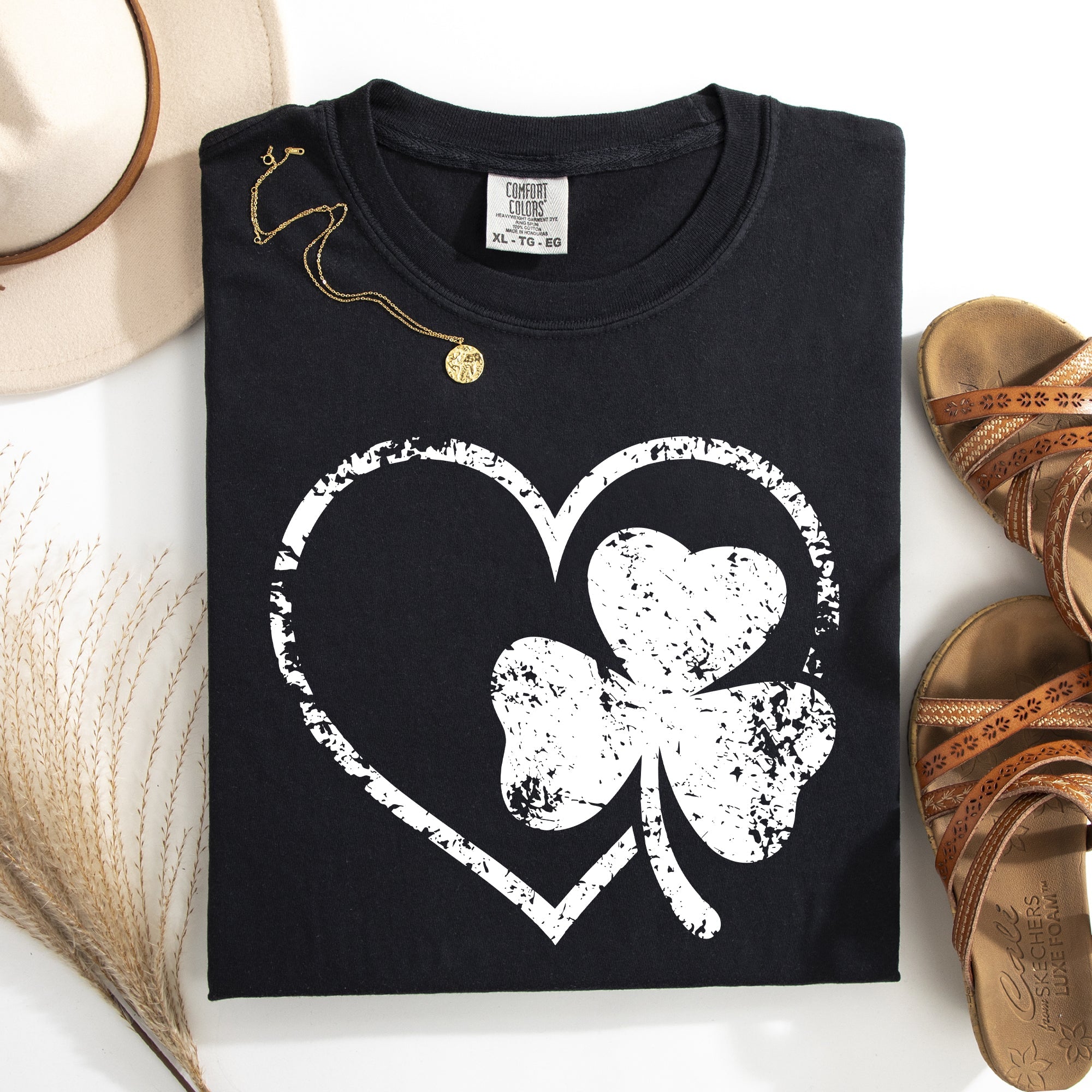 Retro Heart Vintage St Patrick's Day Shamrock Clover Lucky Leprechaun Comfort Colors Tee