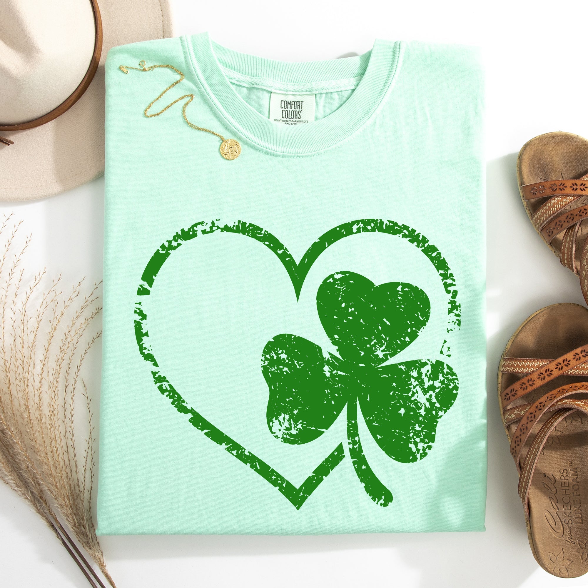 Retro Heart Vintage St Patrick's Day Shamrock Clover Lucky Leprechaun Comfort Colors Tee