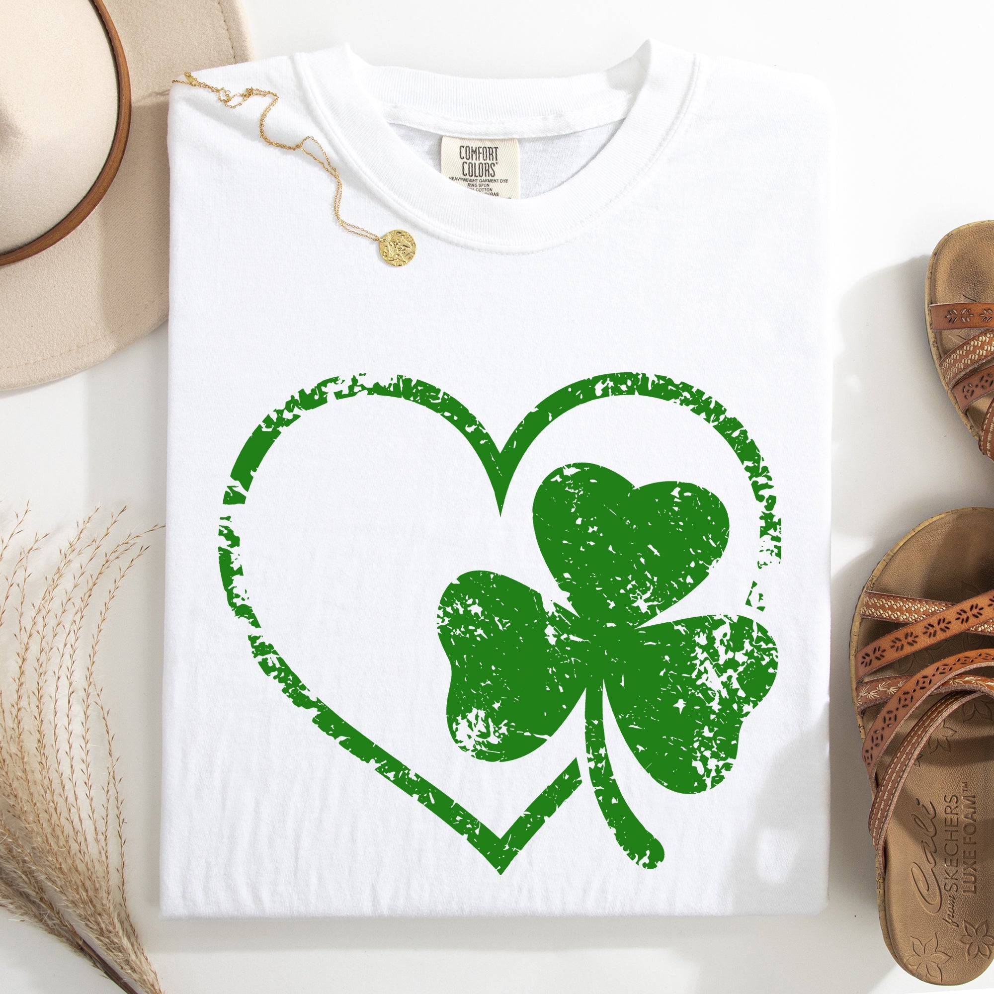 Retro Heart Vintage St Patrick's Day Shamrock Clover Lucky Leprechaun Comfort Colors Tee