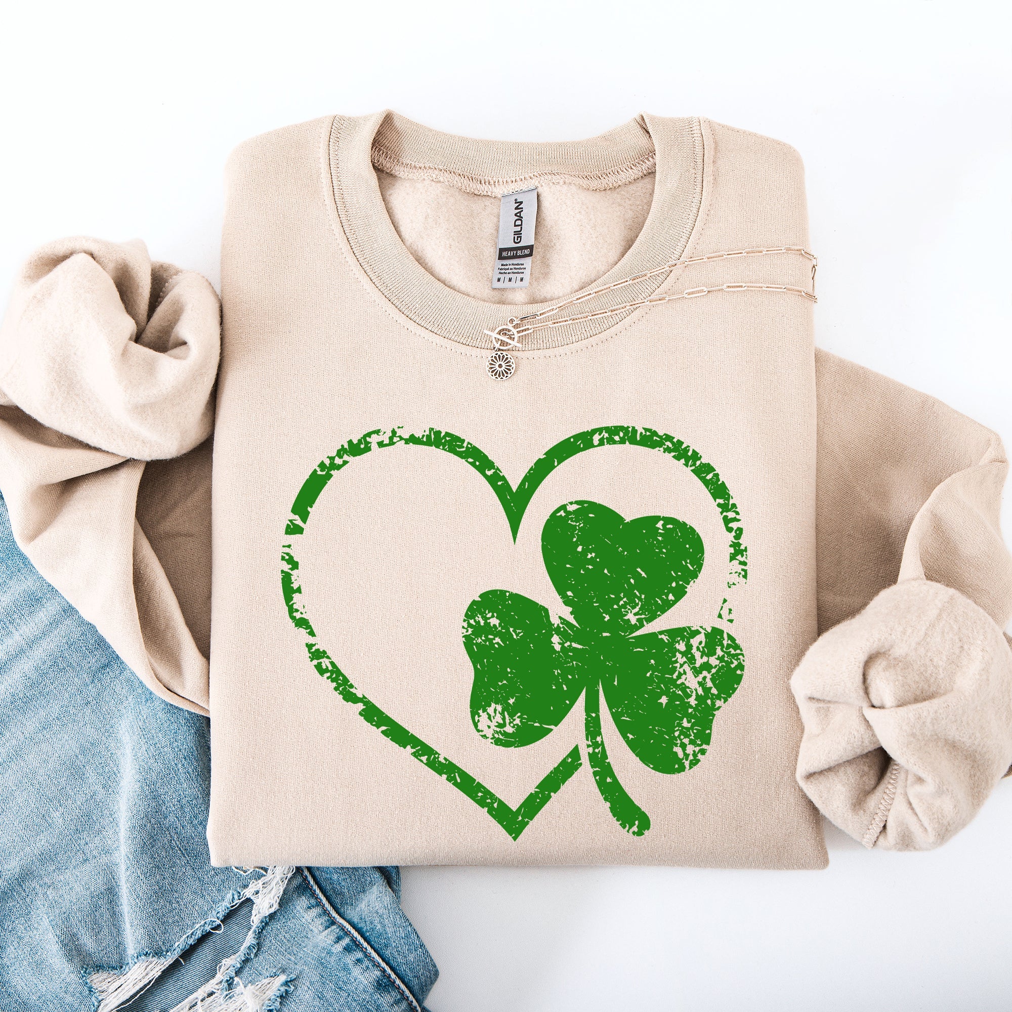 Retro Heart Vintage St Patrick's Day Shamrock Clover Lucky Leprechaun Sweatshirt