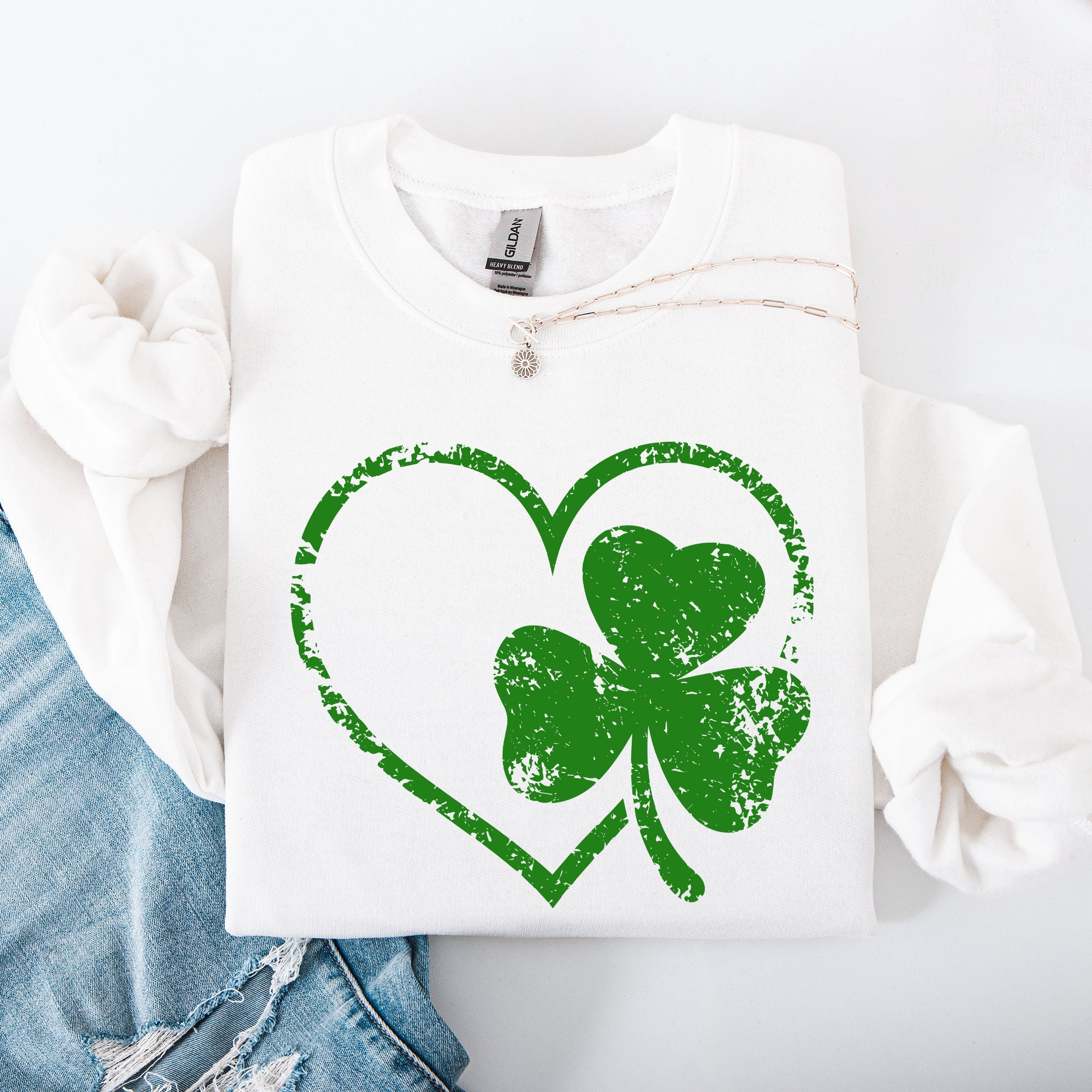 Retro Heart Vintage St Patrick's Day Shamrock Clover Lucky Leprechaun Sweatshirt