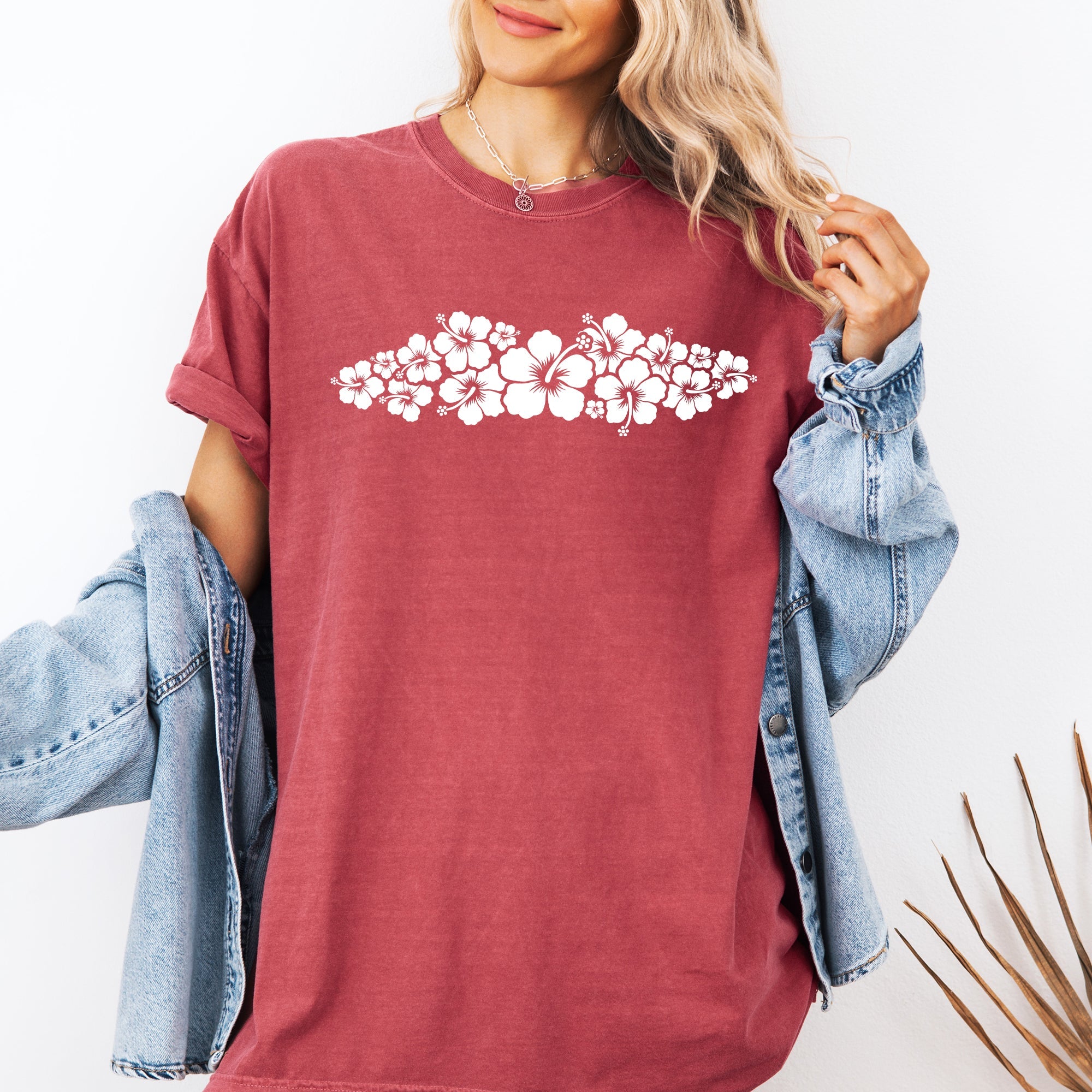 Retro Hibiscus Minimalist Beach Summer Flowers Tropical Coastal Vibe Comfort Colors Tee