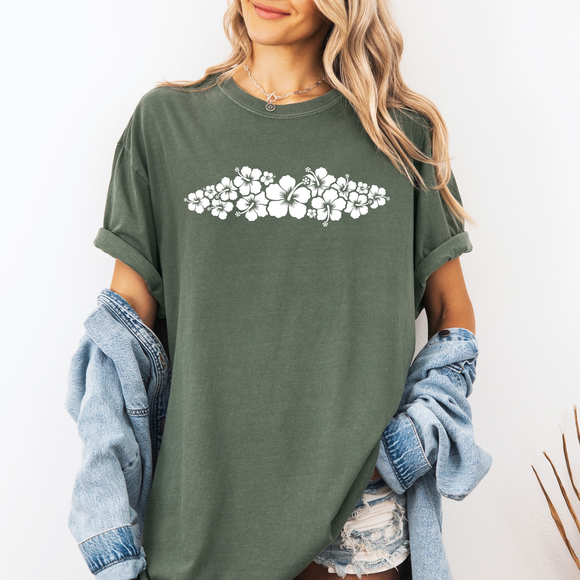 Retro Hibiscus Minimalist Beach Summer Flowers Tropical Coastal Vibe Comfort Colors Tee