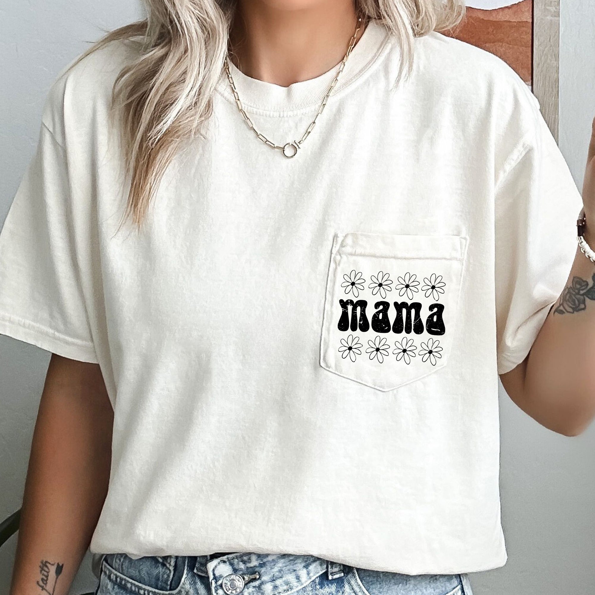 Retro Mama Daisy Vintage Floral Garden Illustration In Hand Lettering Comfort Colors Tee