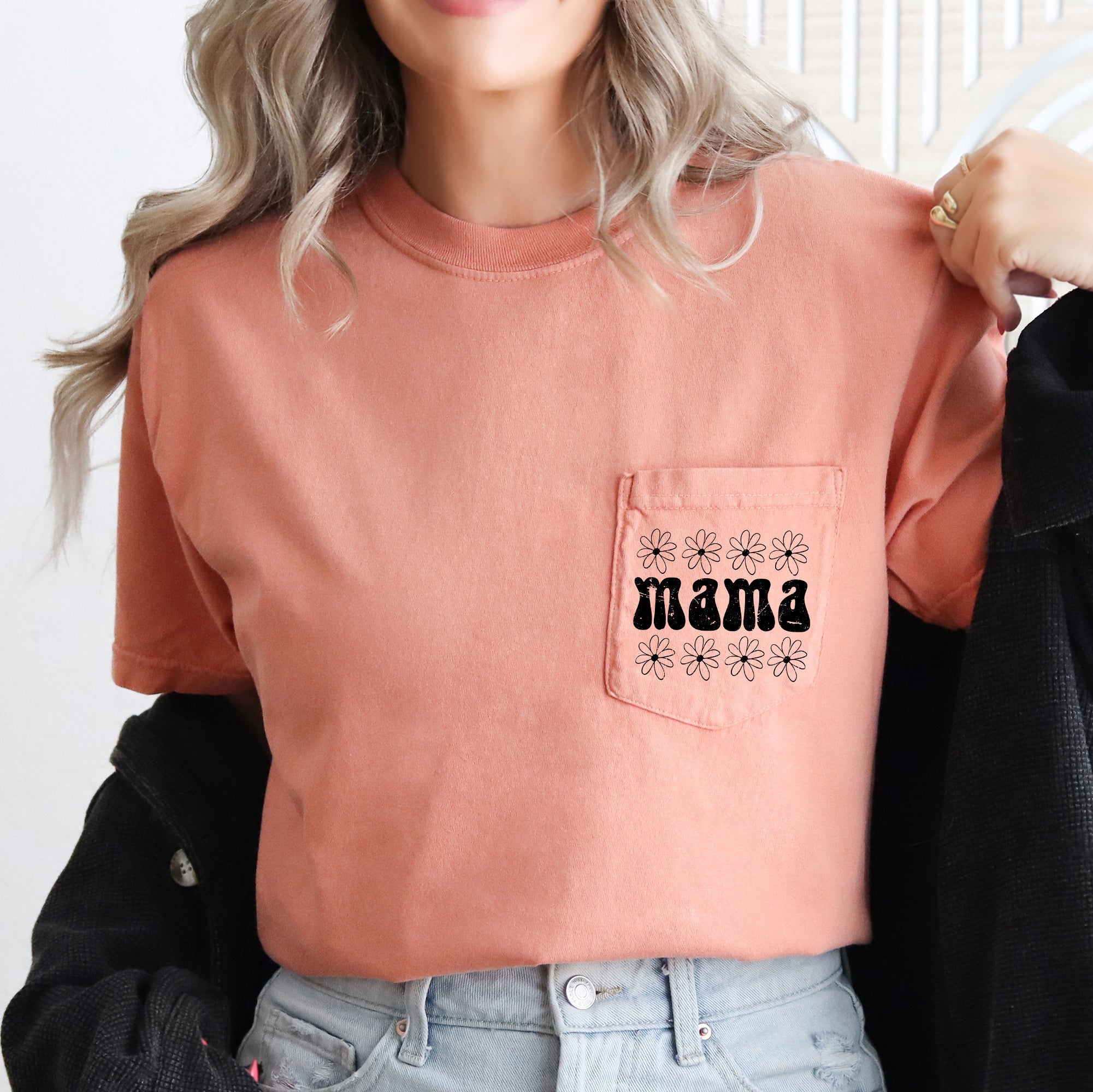 Retro Mama Daisy Vintage Floral Garden Illustration In Hand Lettering Comfort Colors Tee