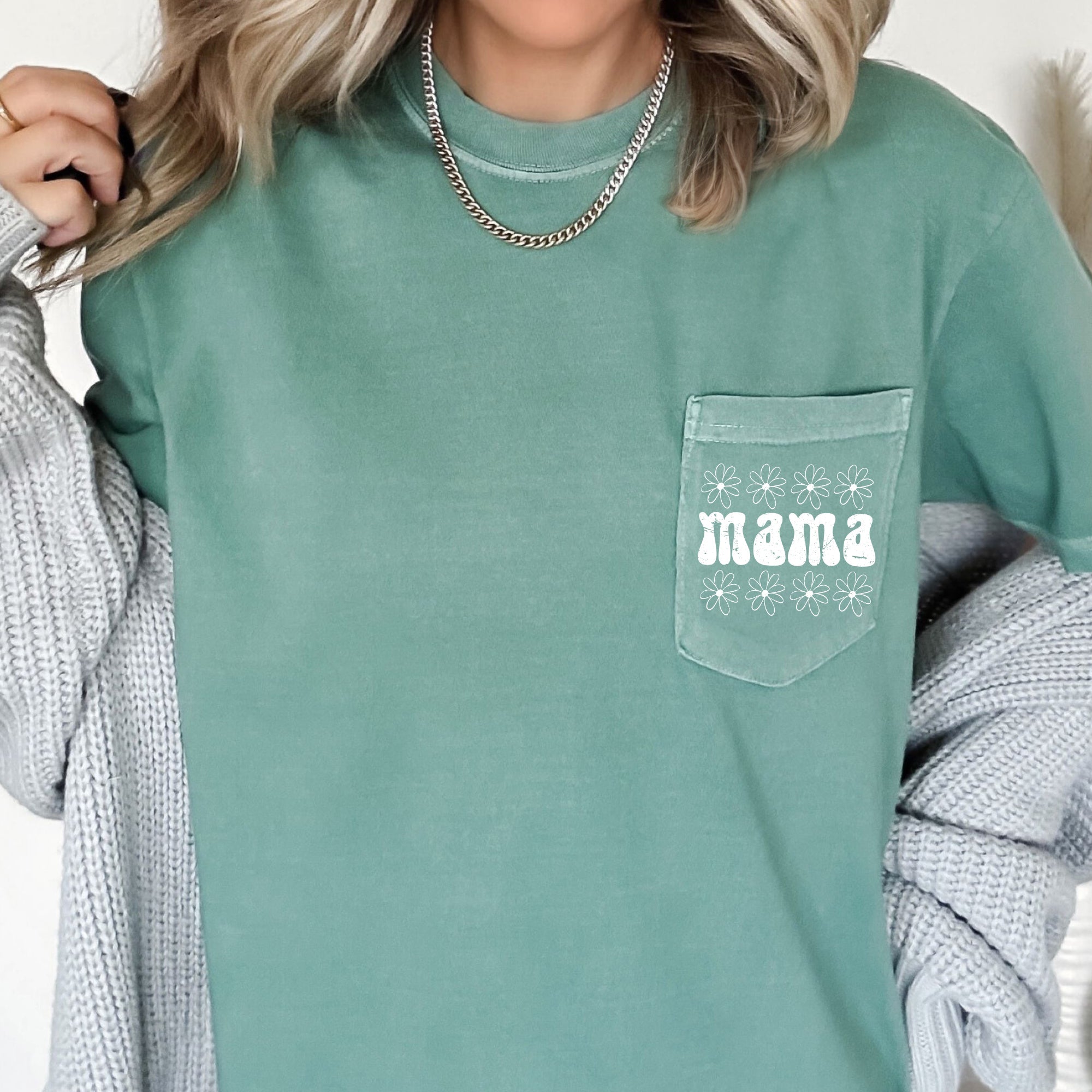 Retro Mama Daisy Vintage Floral Garden Illustration In Hand Lettering Comfort Colors Tee
