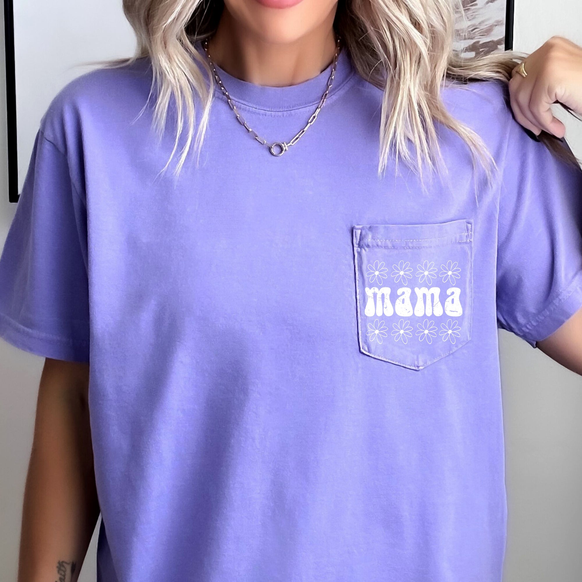 Retro Mama Daisy Vintage Floral Garden Illustration In Hand Lettering Comfort Colors Tee