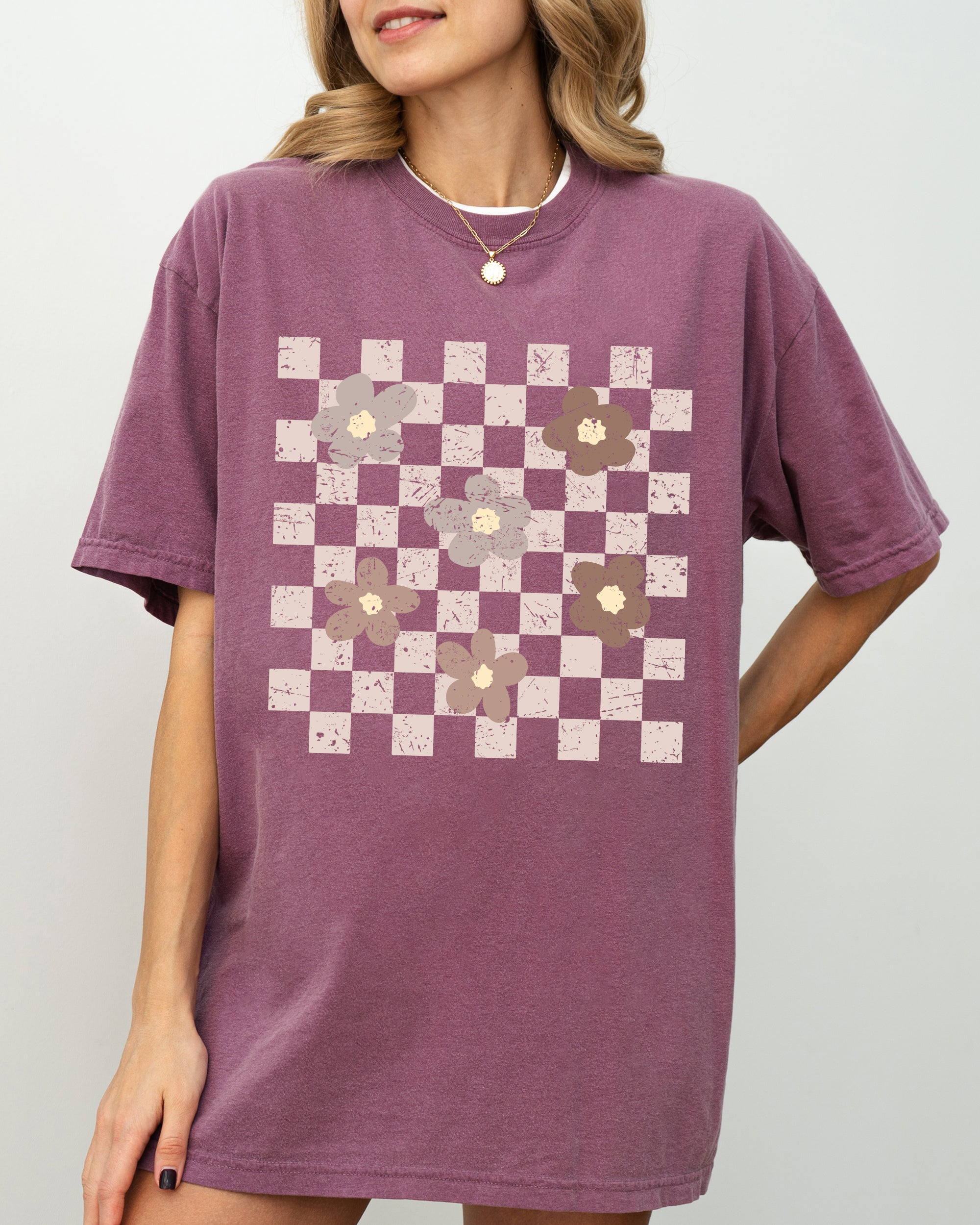 Retro Minimalist Flowers, Checkered, Vintage, Floral, Daisies Comfort Colors Tee