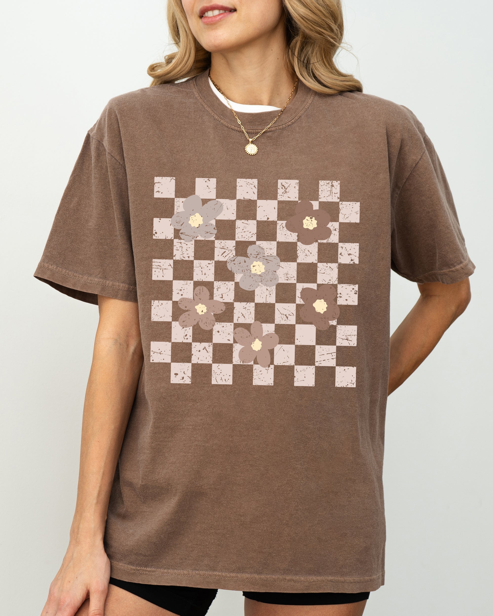 Retro Minimalist Flowers, Checkered, Vintage, Floral, Daisies Comfort Colors Tee