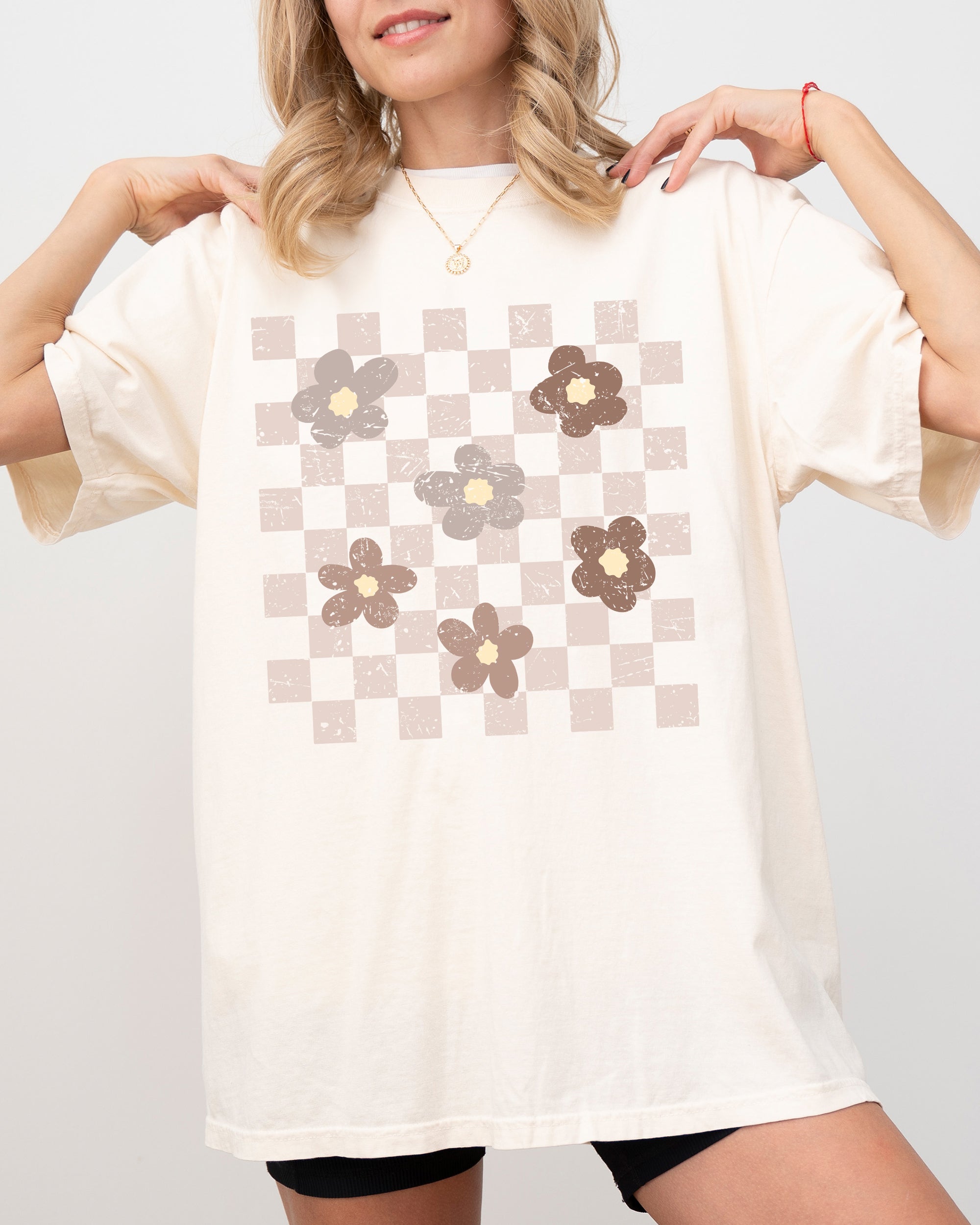 Retro Minimalist Flowers, Checkered, Vintage, Floral, Daisies Comfort Colors Tee