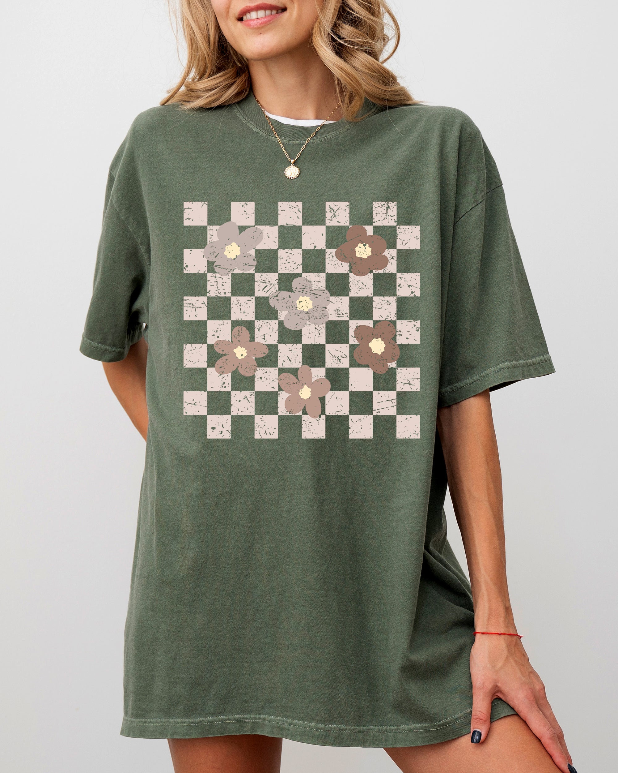 Retro Minimalist Flowers, Checkered, Vintage, Floral, Daisies Comfort Colors Tee