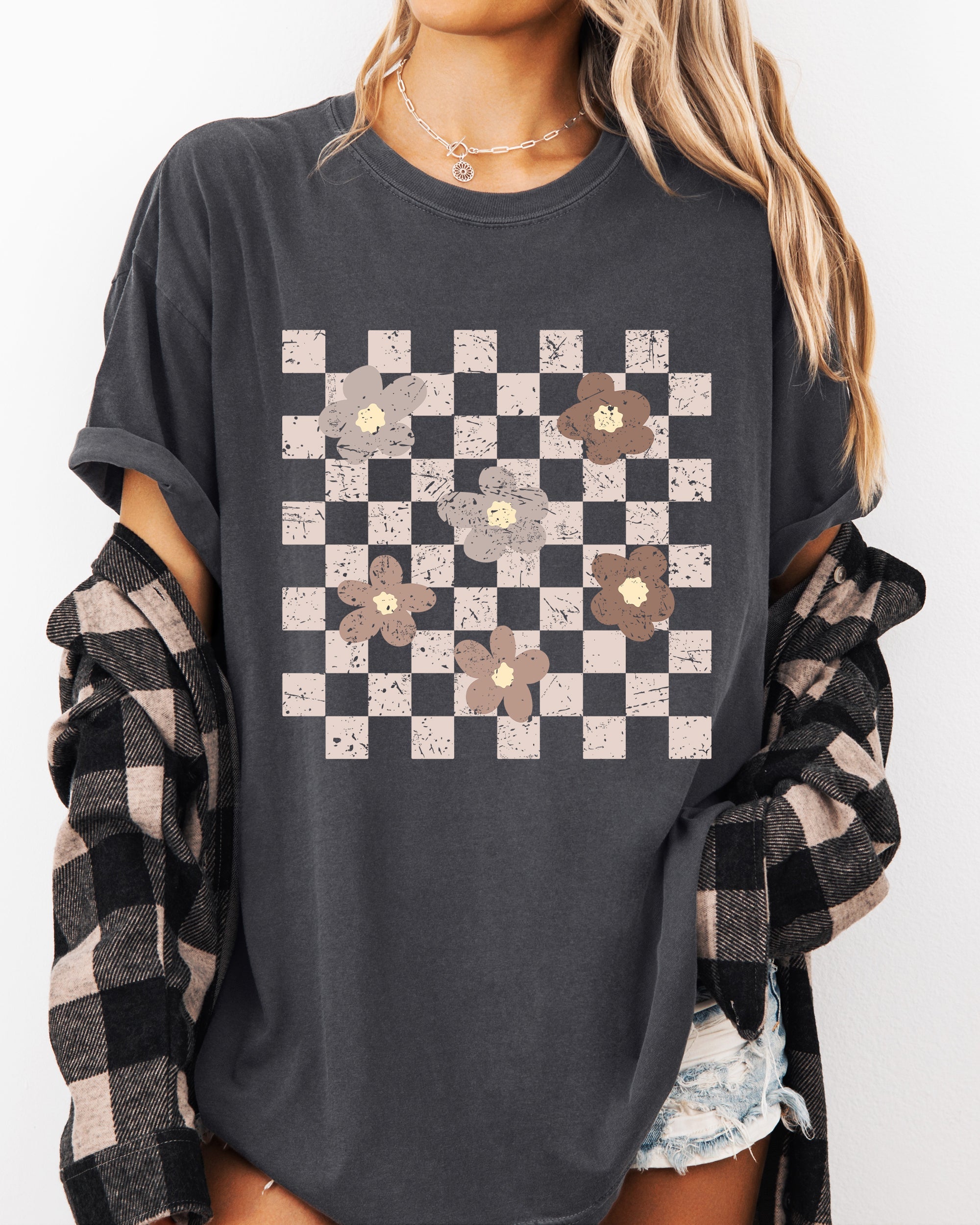 Retro Minimalist Flowers, Checkered, Vintage, Floral, Daisies Comfort Colors Tee