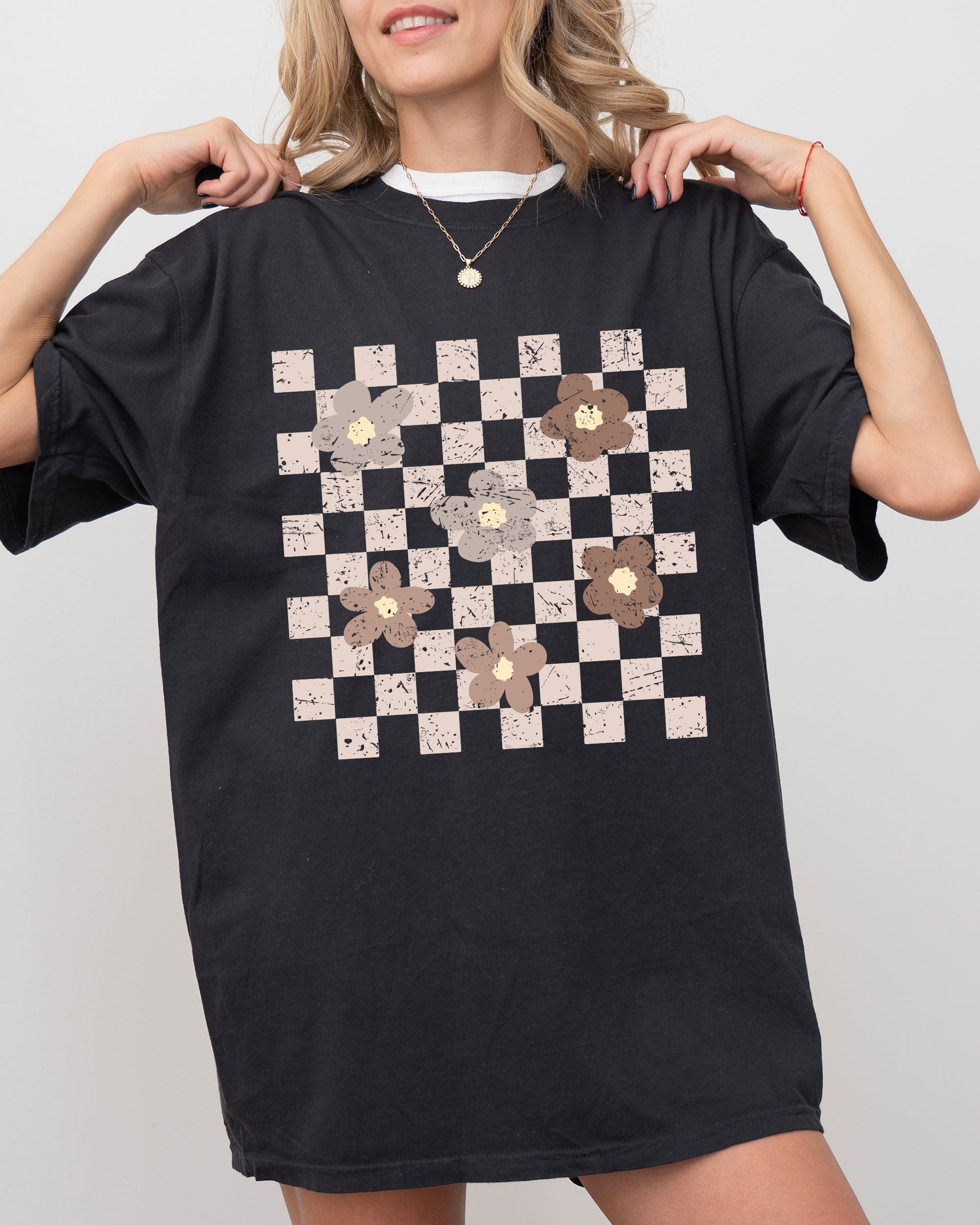 Retro Minimalist Flowers, Checkered, Vintage, Floral, Daisies Comfort Colors Tee