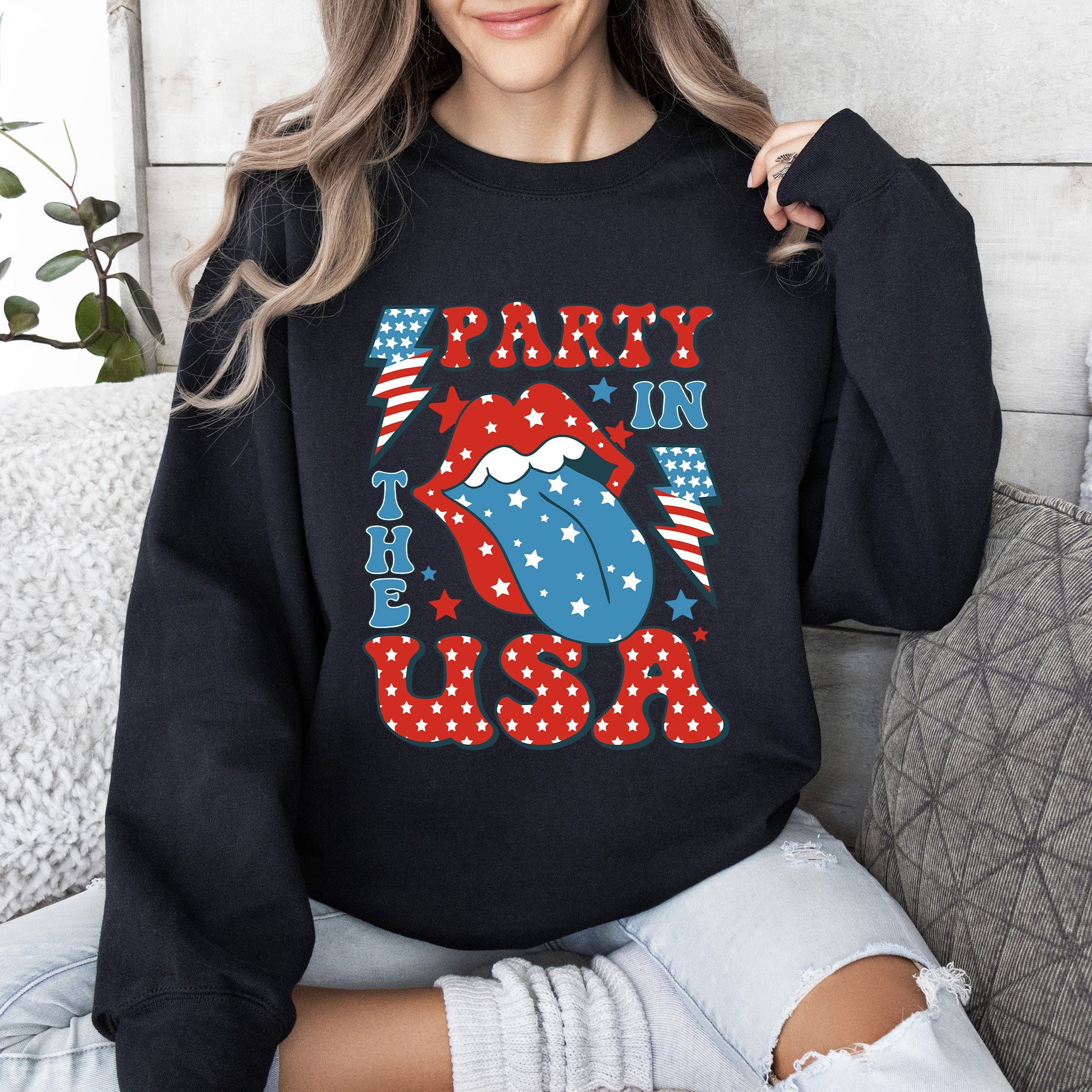 Retro Party In The USA Tongue 4th Of July Vintage Patriotic Graphic Edition Sweatshirt