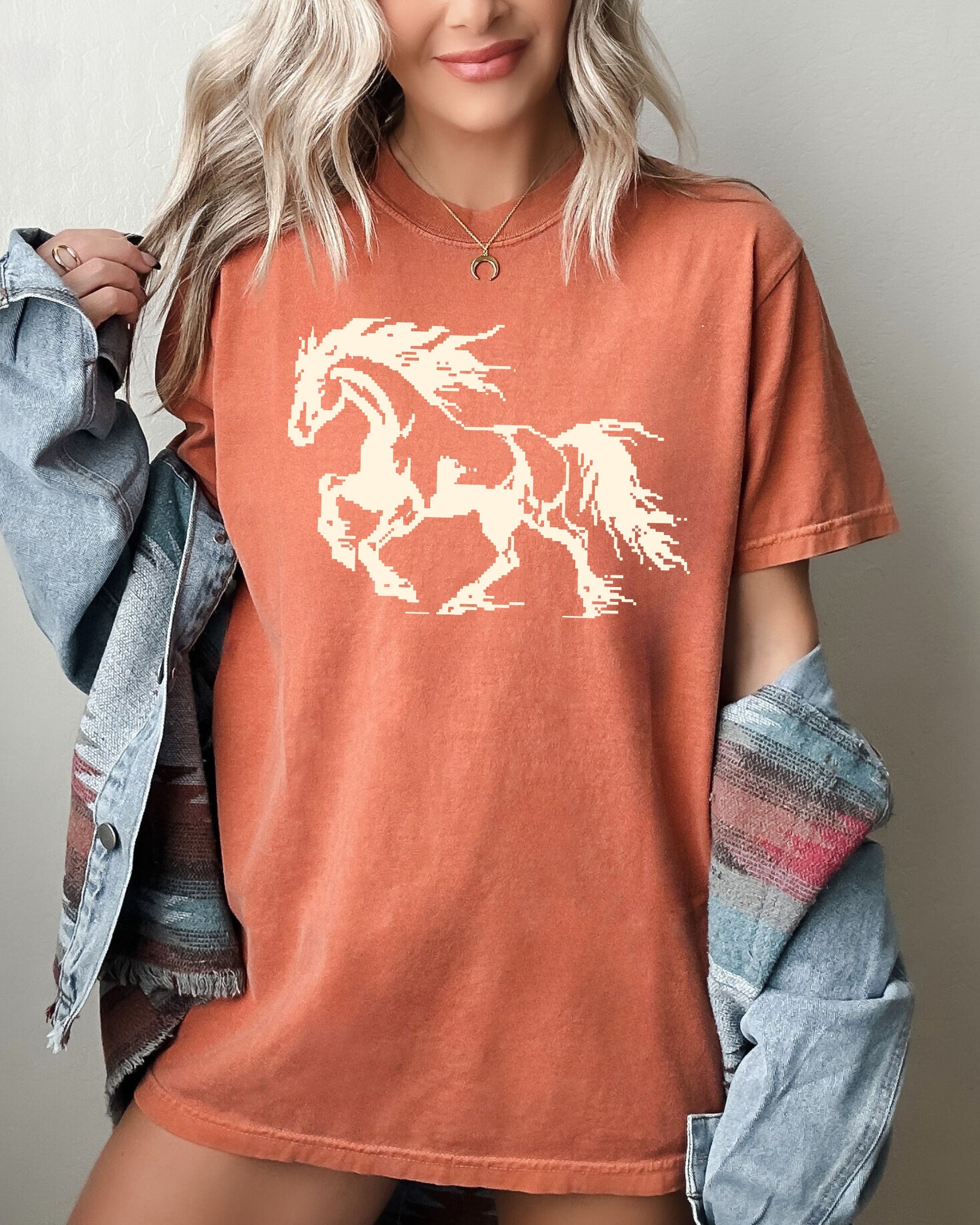 Retro Pixel Horse 8-Bit Vintage Pixelated Arcade Style Classic Comfort Colors Tee