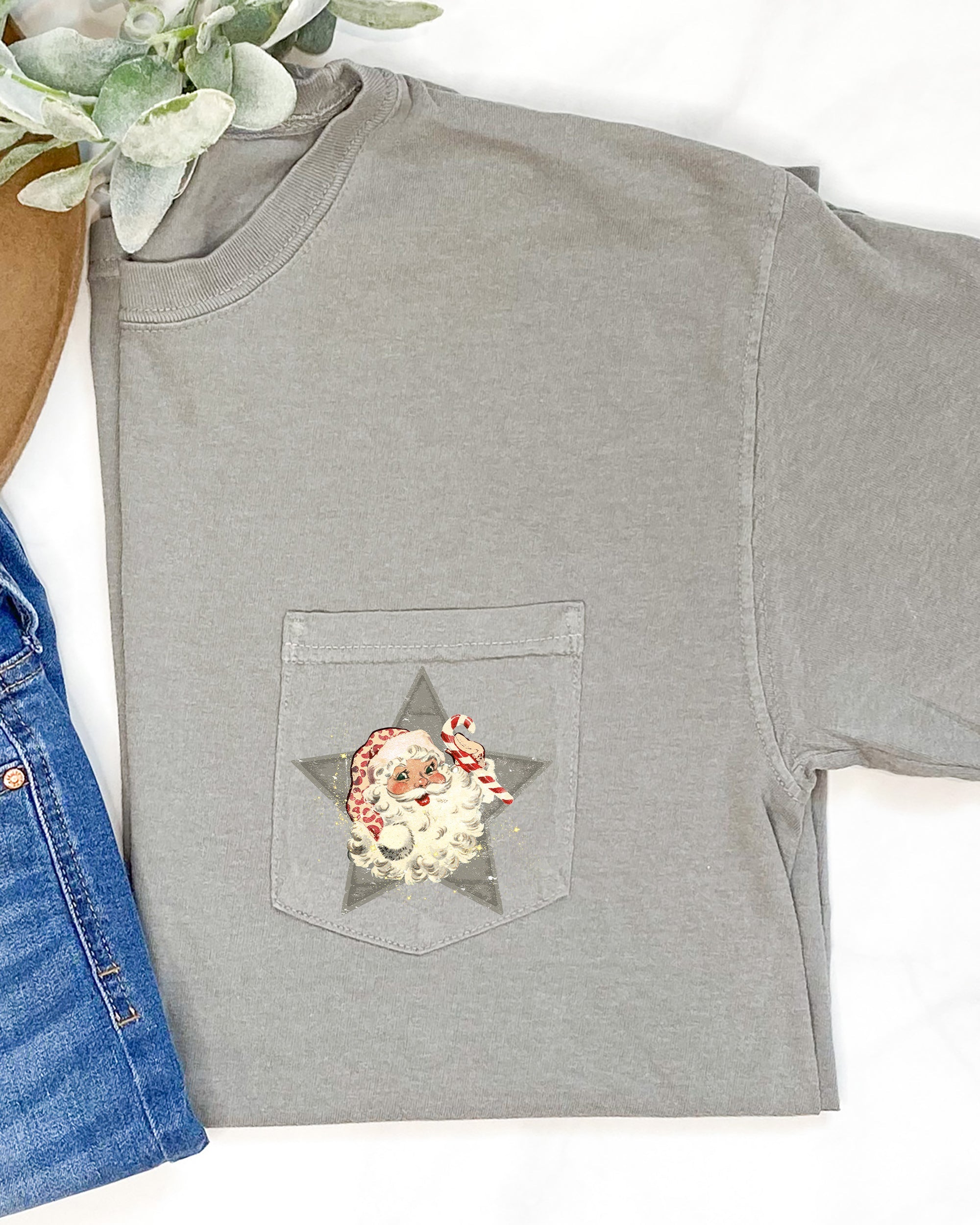 Retro Santa Green Star Christmas Snow Xmas Pocket Scene Vintage Holiday Cheer Comfort Colors Tee