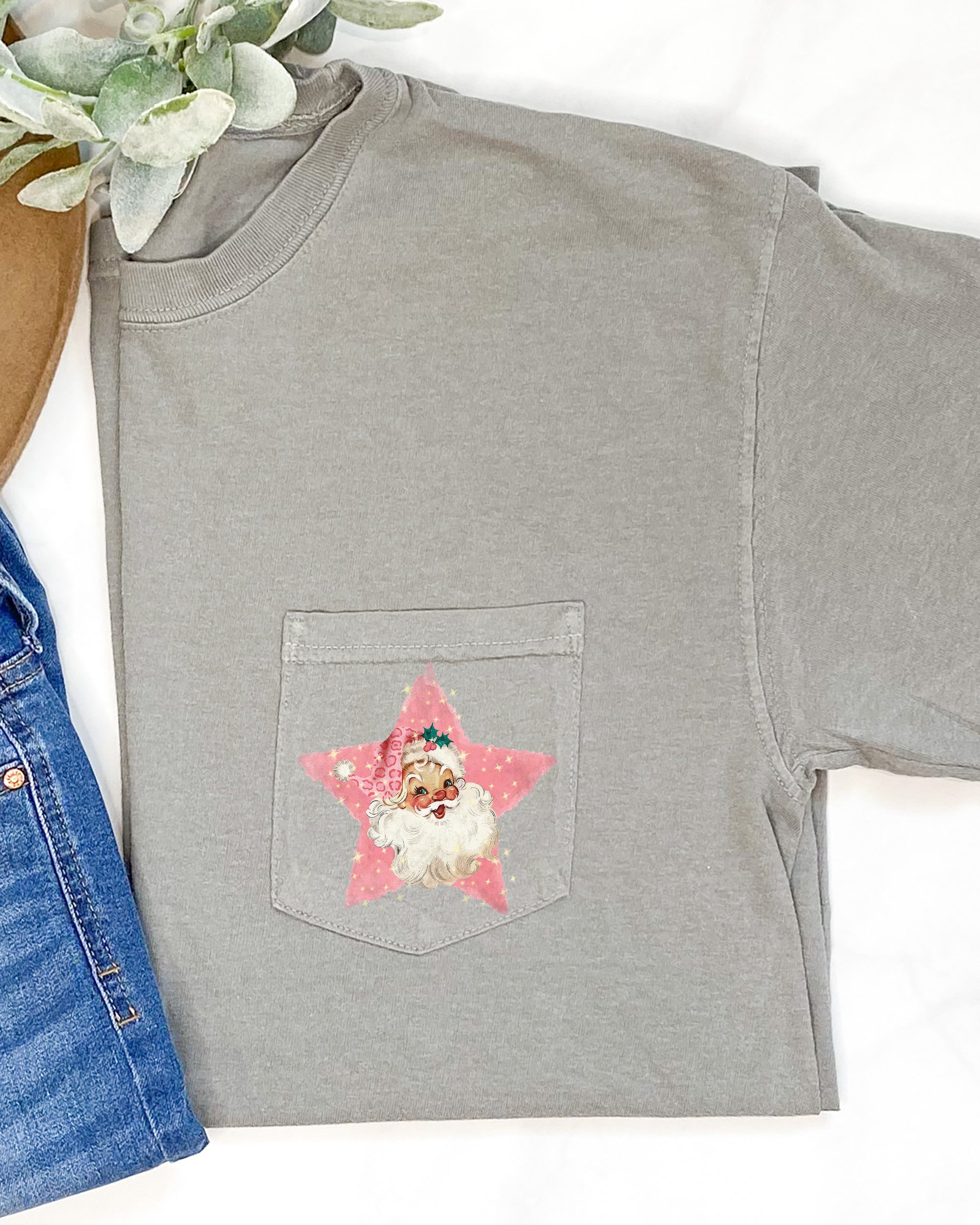 Retro Santa Pink Star Pocket Christmas Snow Winter Xmas Cozy Vintage Holiday Card Art Comfort Colors Tee
