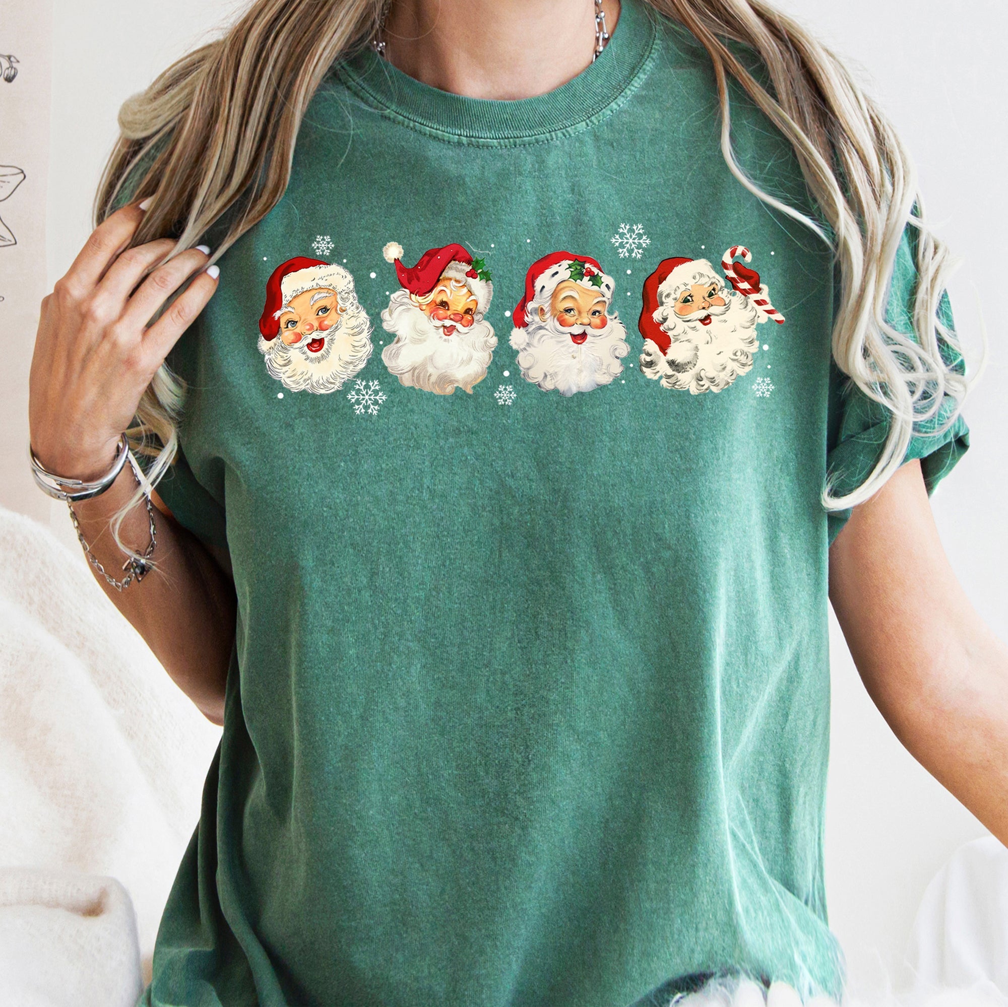 Retro Santas With Snowflakes Christmas Vintage Santa Illustration Print Comfort Colors Tee
