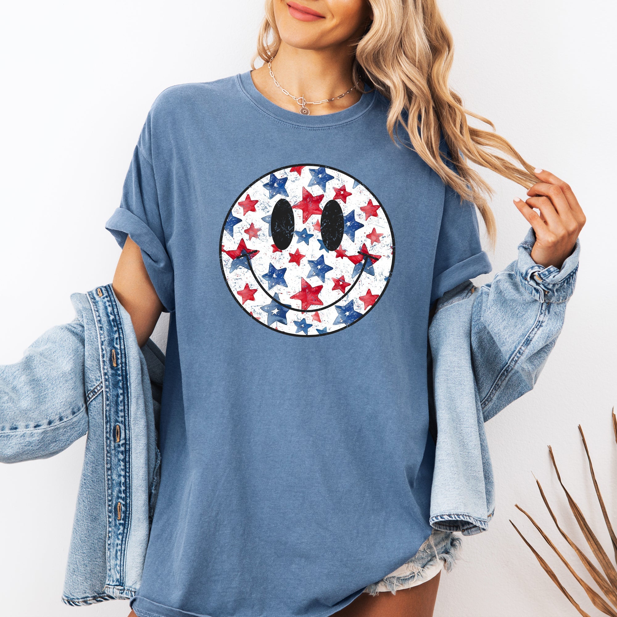 Retro Smiley Vintage Patriotic USA Fourth of July Emblem Icon Badge Comfort Colors Tee