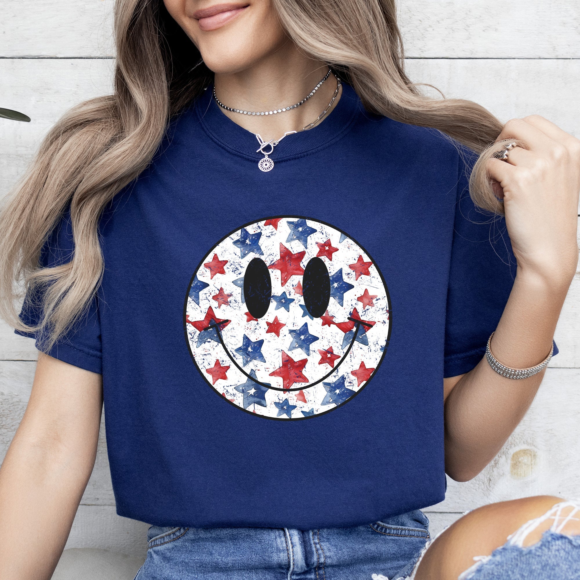 Retro Smiley Vintage Patriotic USA Fourth of July Emblem Icon Badge Comfort Colors Tee