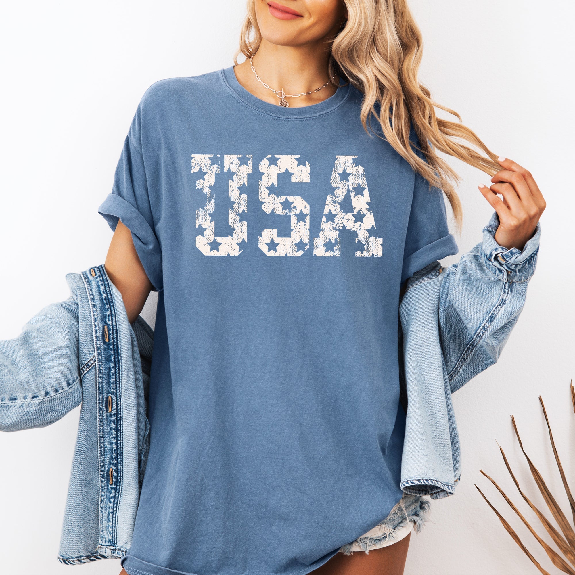 Retro USA Stars Patriotic Emblem Vintage Flag Inspired Heritage Artwork Comfort Colors Tee