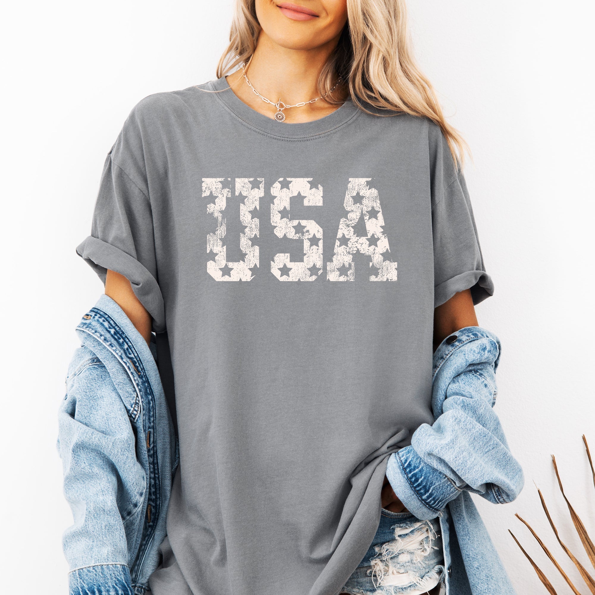 Retro USA Stars Patriotic Emblem Vintage Flag Inspired Heritage Artwork Comfort Colors Tee